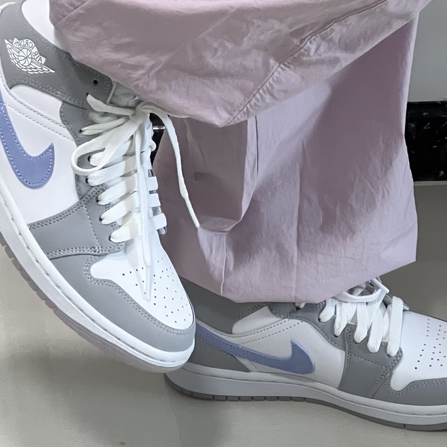 (W) Jordan 1 Mid Wolf Grey 착용 스타일 - 2