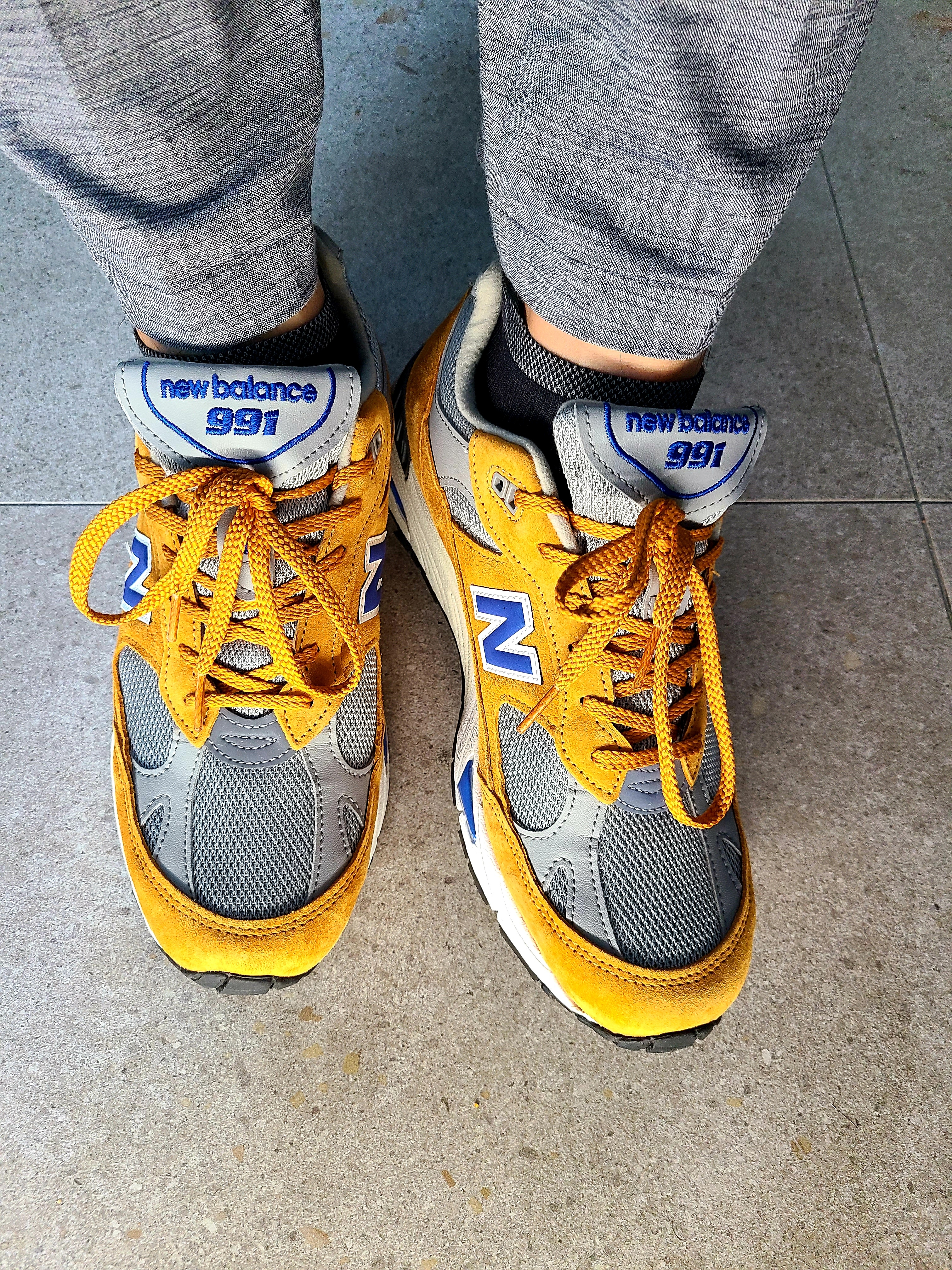New Balance 991 Made in UK Yellow Blue, New Balance 990v5 Made in USA Navy - D Standard 착용 스타일 - 1