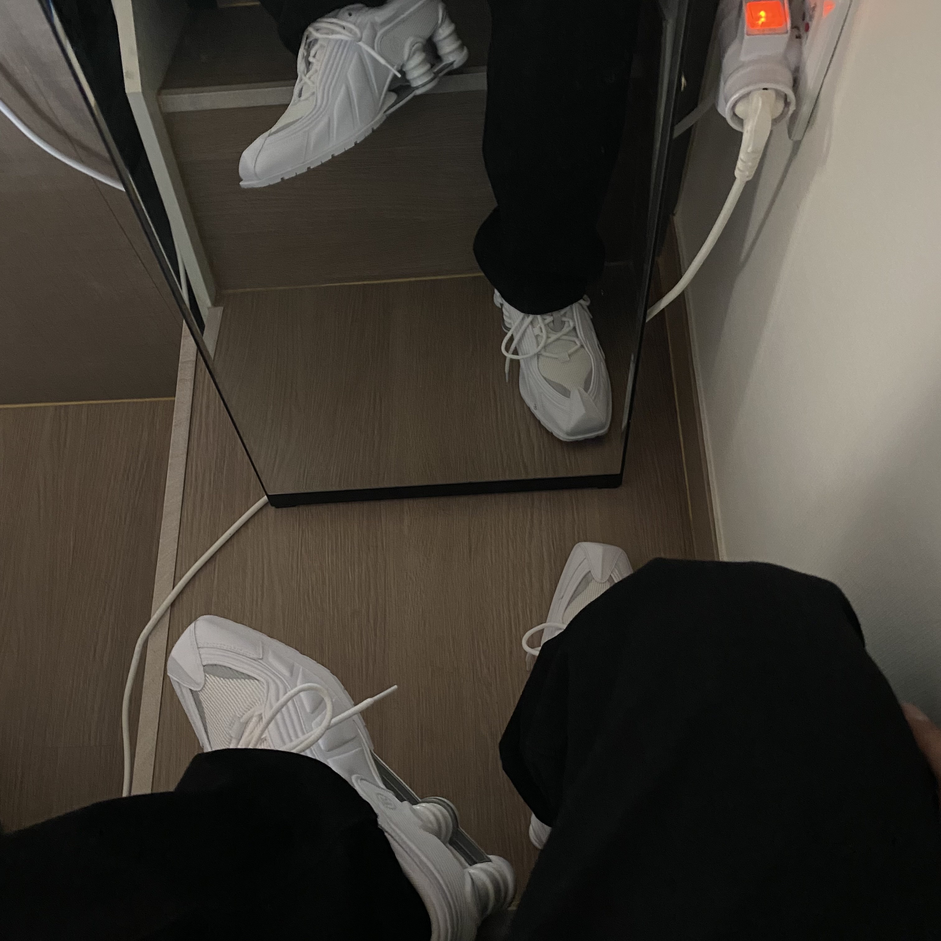 Nike x Martine Rose Shox MR4 White 착용 스타일
