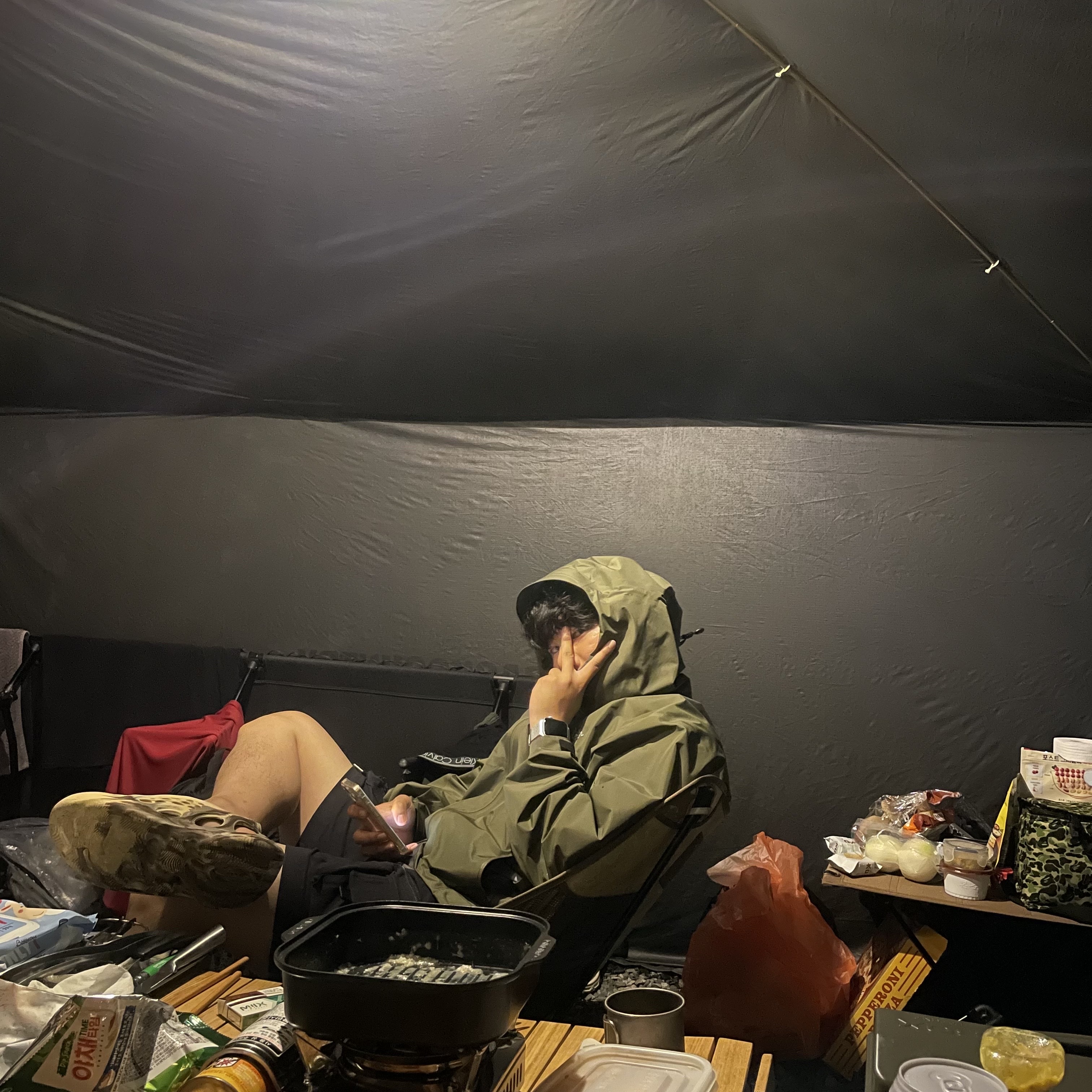 Arc'teryx Beta LT Jacket Tatsu, Sony WH-1000XM4 Platinum Silver (Korean Ver.) 착용 스타일 - 2