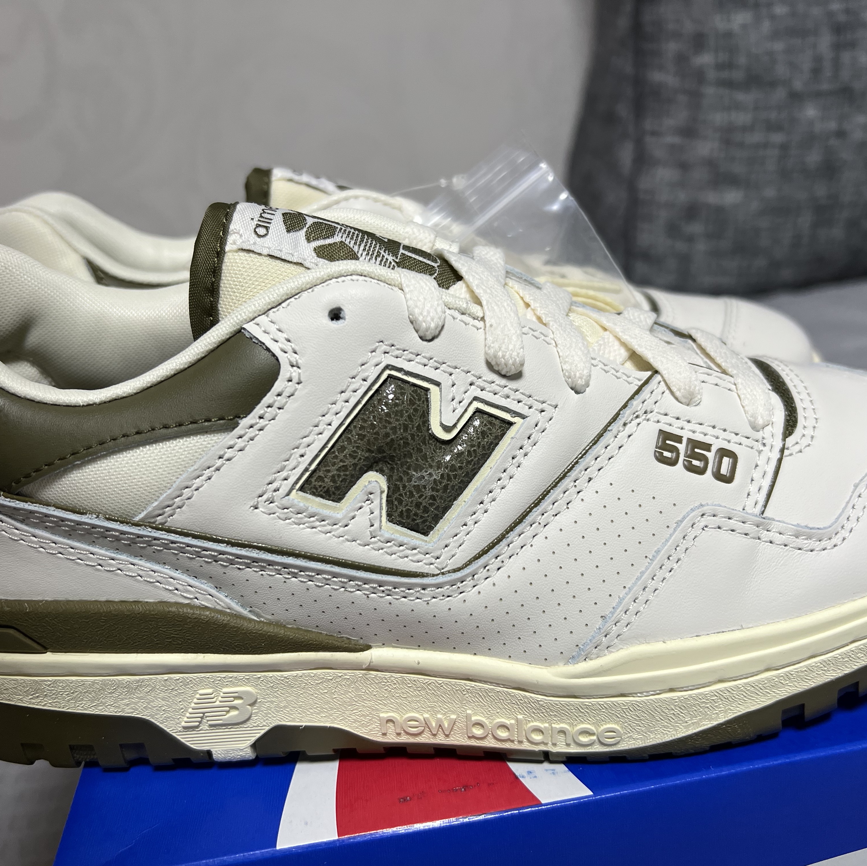 New Balance x Aime Leon Dore 550 Olive 착용 스타일 - 3