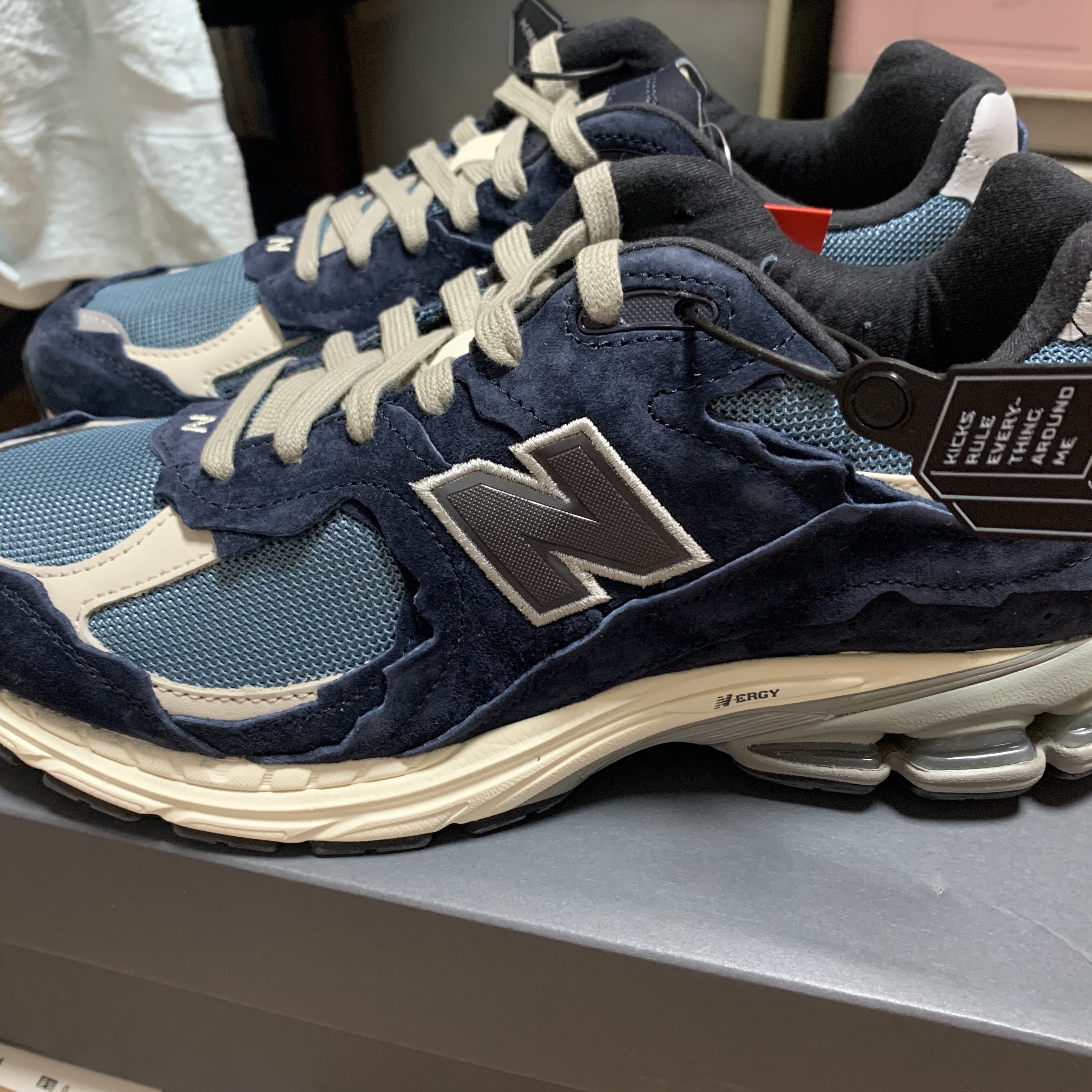 New Balance 2002R Protection Pack Dark Navy 착용 스타일