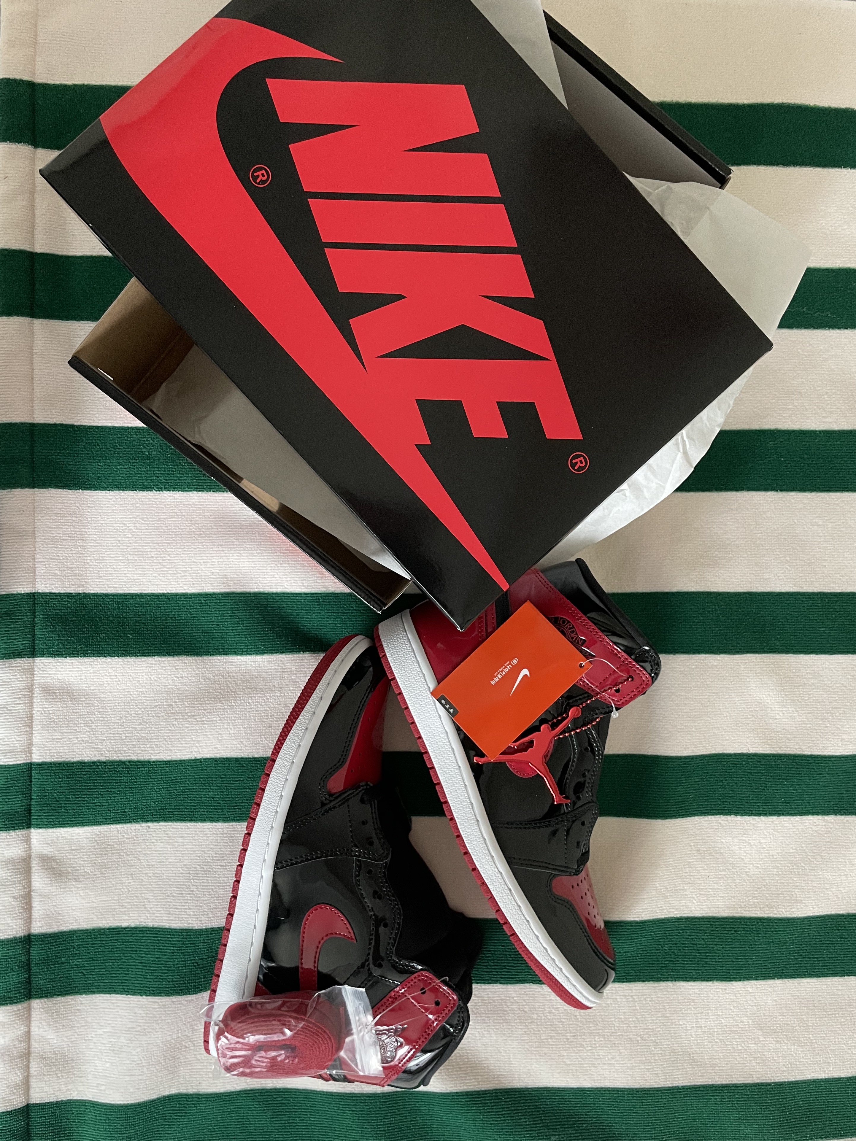 Jordan 1 Retro High OG Patent Bred 착용 스타일 - 3
