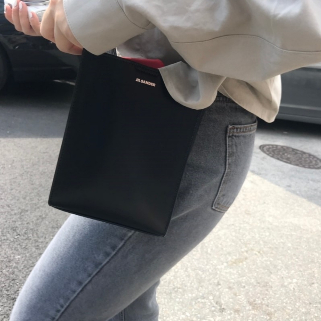 Jil Sander Tangle Small Black 착용 스타일 - 2