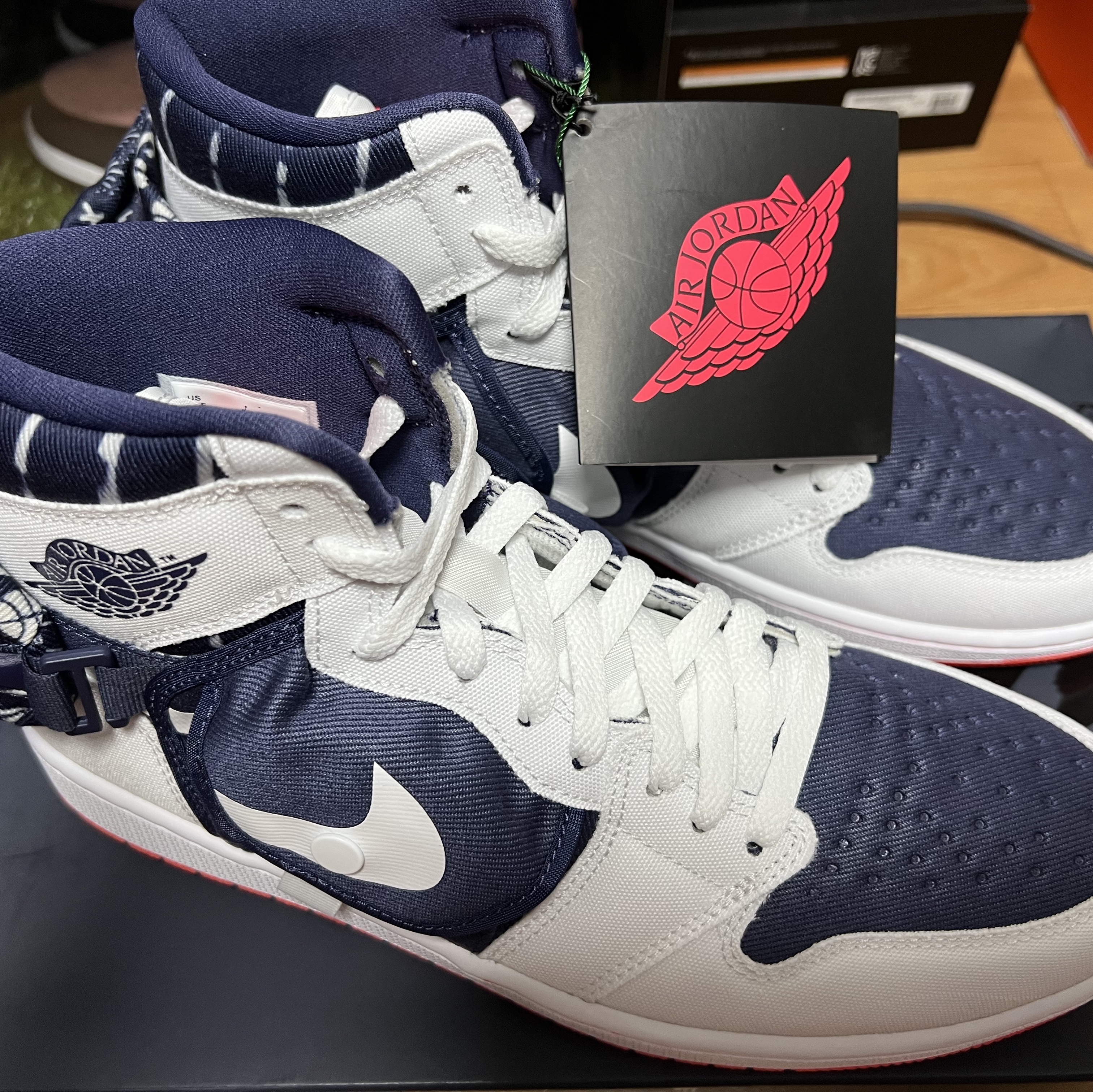 Jordan 1 High Utility SP Stash White and Neutral Indigo 착용 스타일 - 1