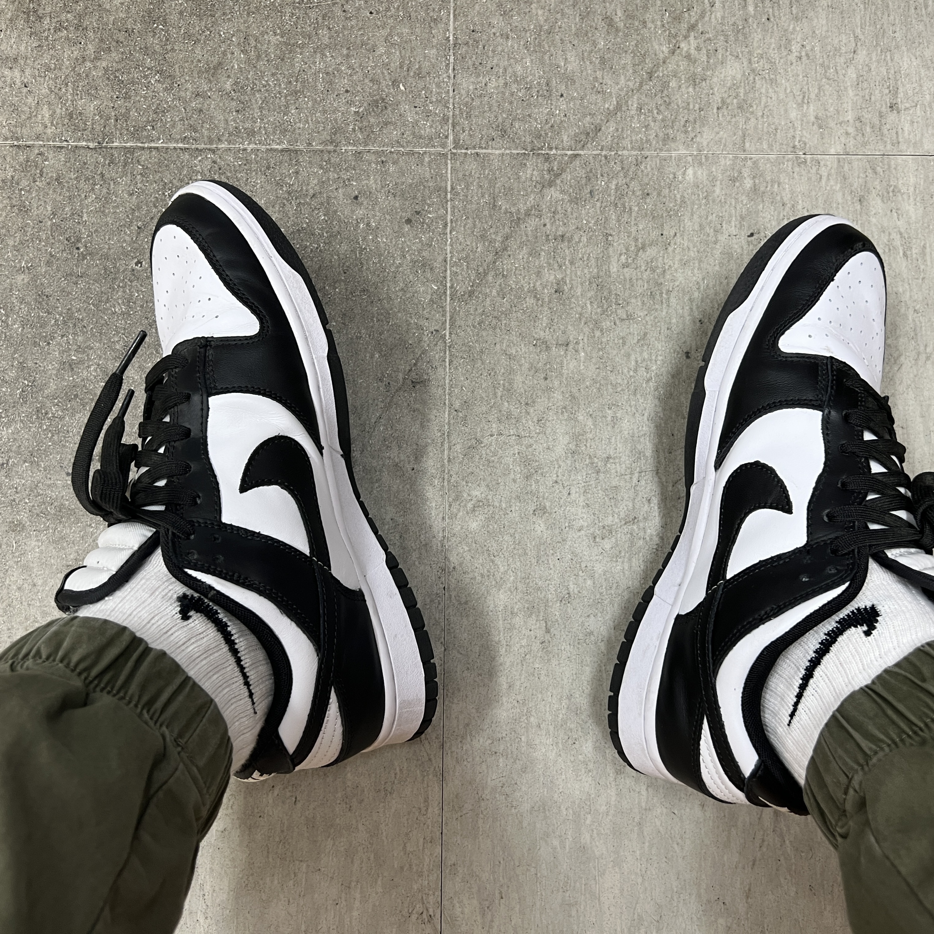 Nike Dunk Low Retro Black 착용 스타일 - 1