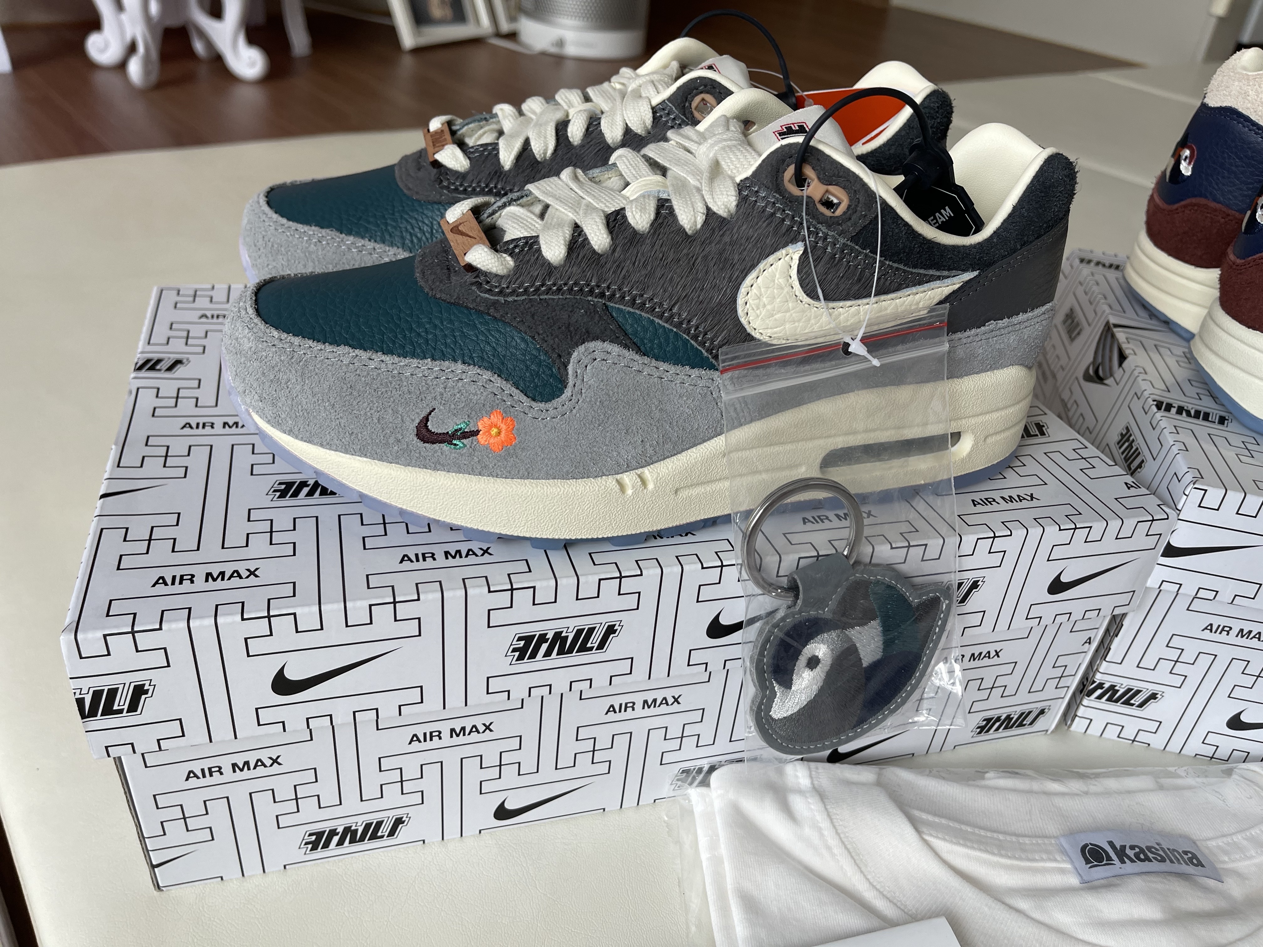 Nike x Kasina Air Max 1 SP Won-Ang Orange, Nike x Kasina Air Max 1 SP Won-Ang Particle Grey 착용 스타일 - 3