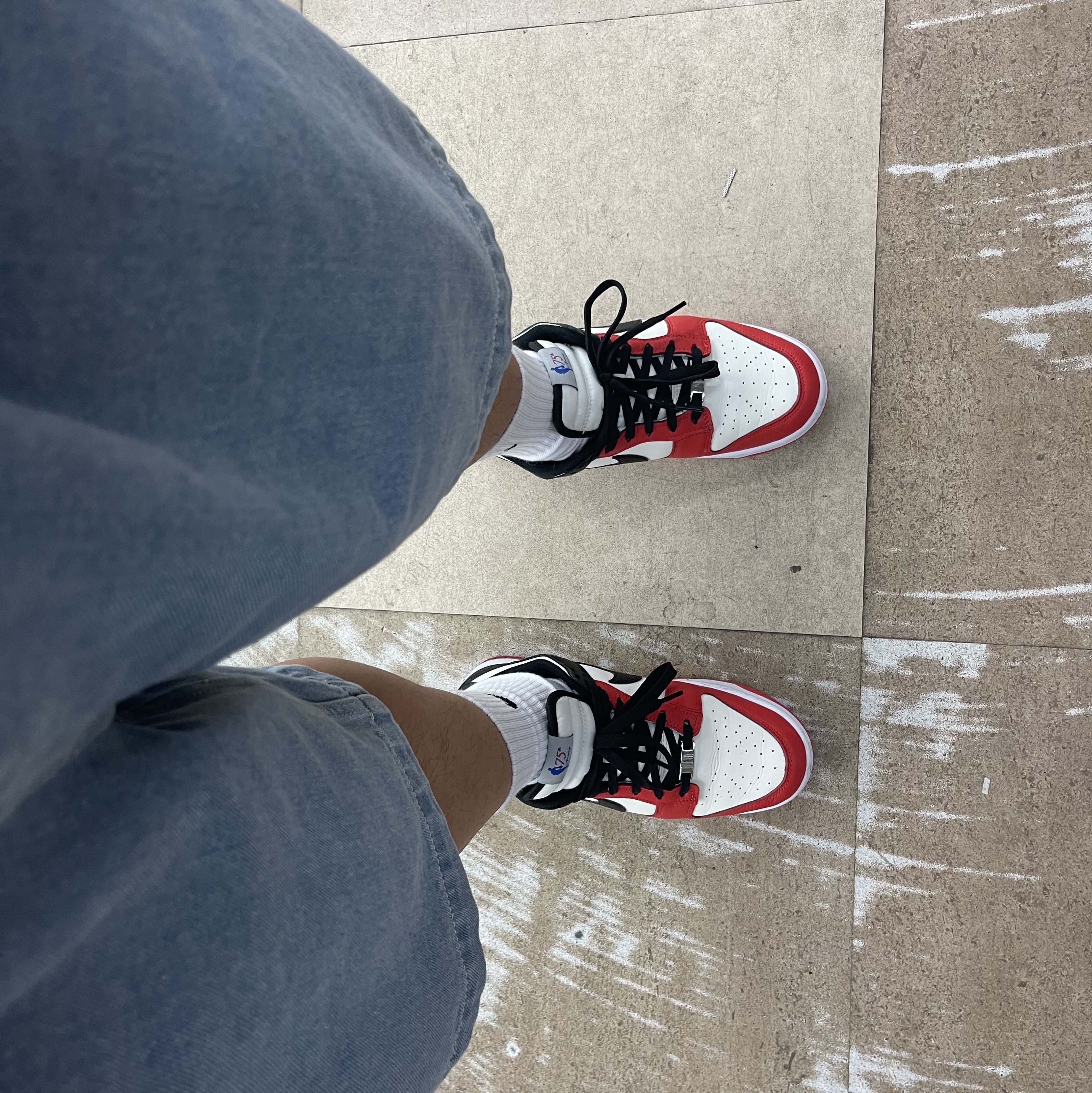 Nike x NBA Dunk Low Retro EMB Black and Chile Red 착용 스타일