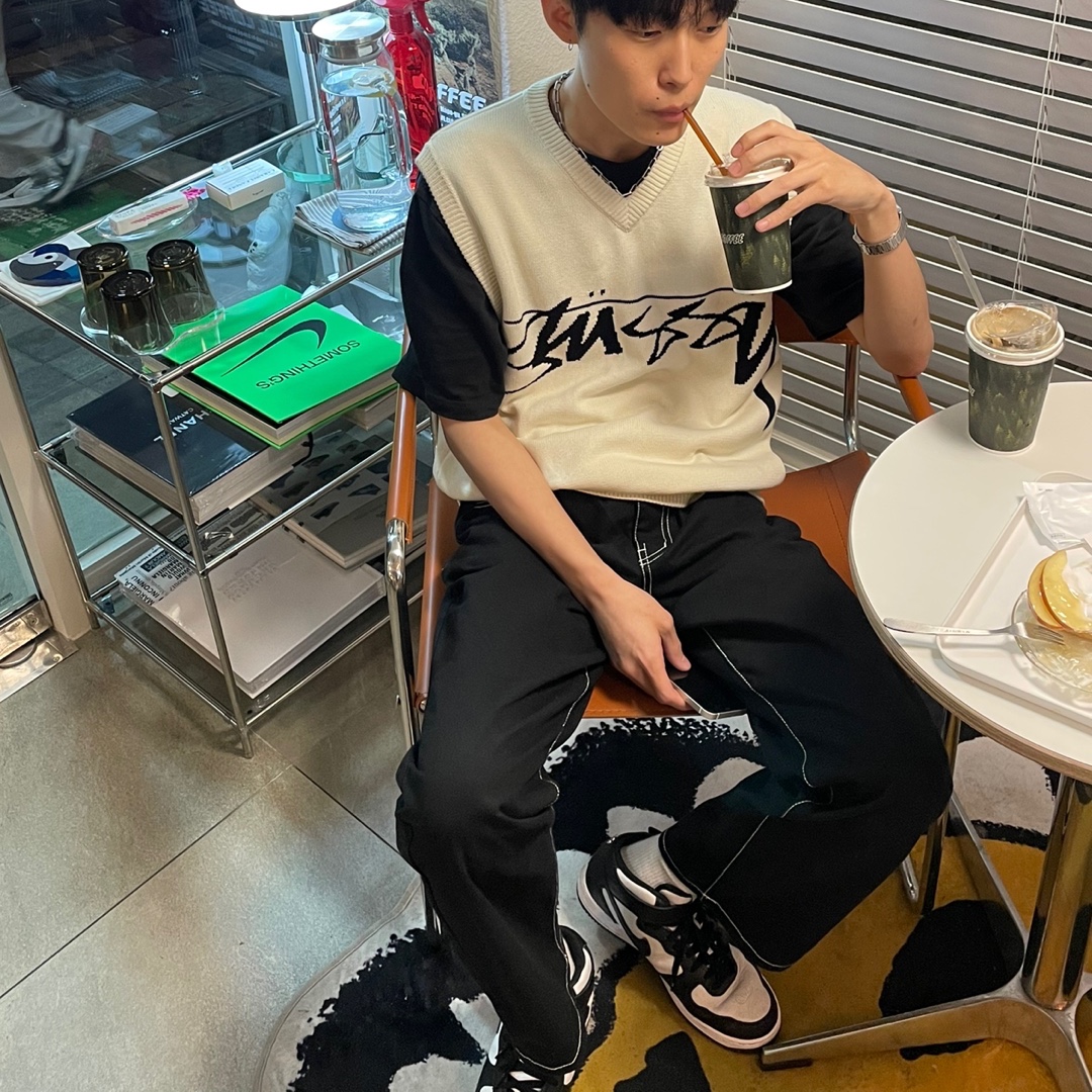 Nike x Stussy Air Force 1 '07 Mid SP Black and Light Bone, Palace Tri-Heads T-Shirt Black - 21FW 착용 스타일