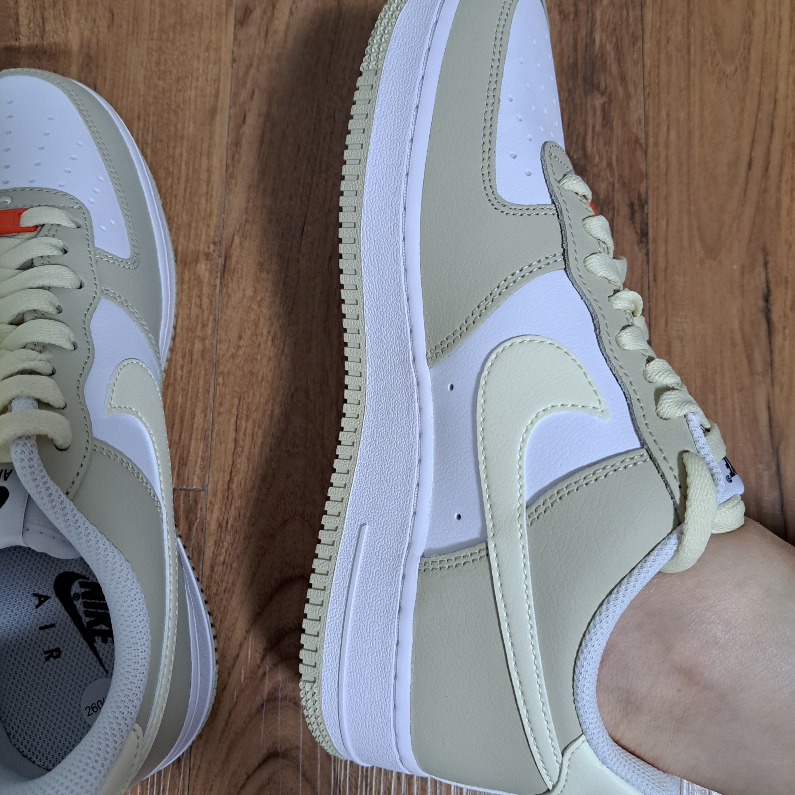 Nike Air Force 1 '07 White Rattan 착용 스타일 - 4