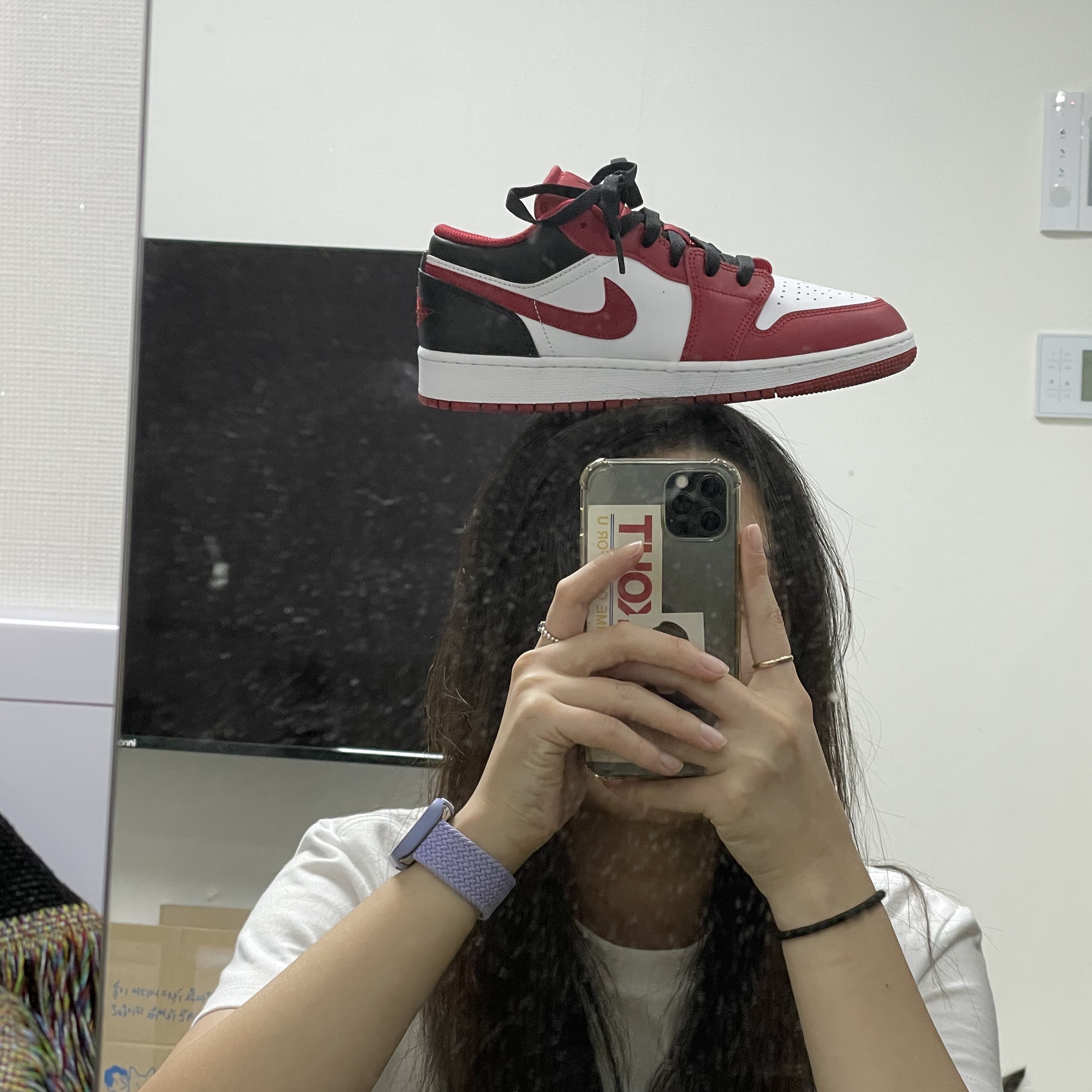 (GS) Jordan 1 Low White Gym Red Black 착용 스타일 - 2