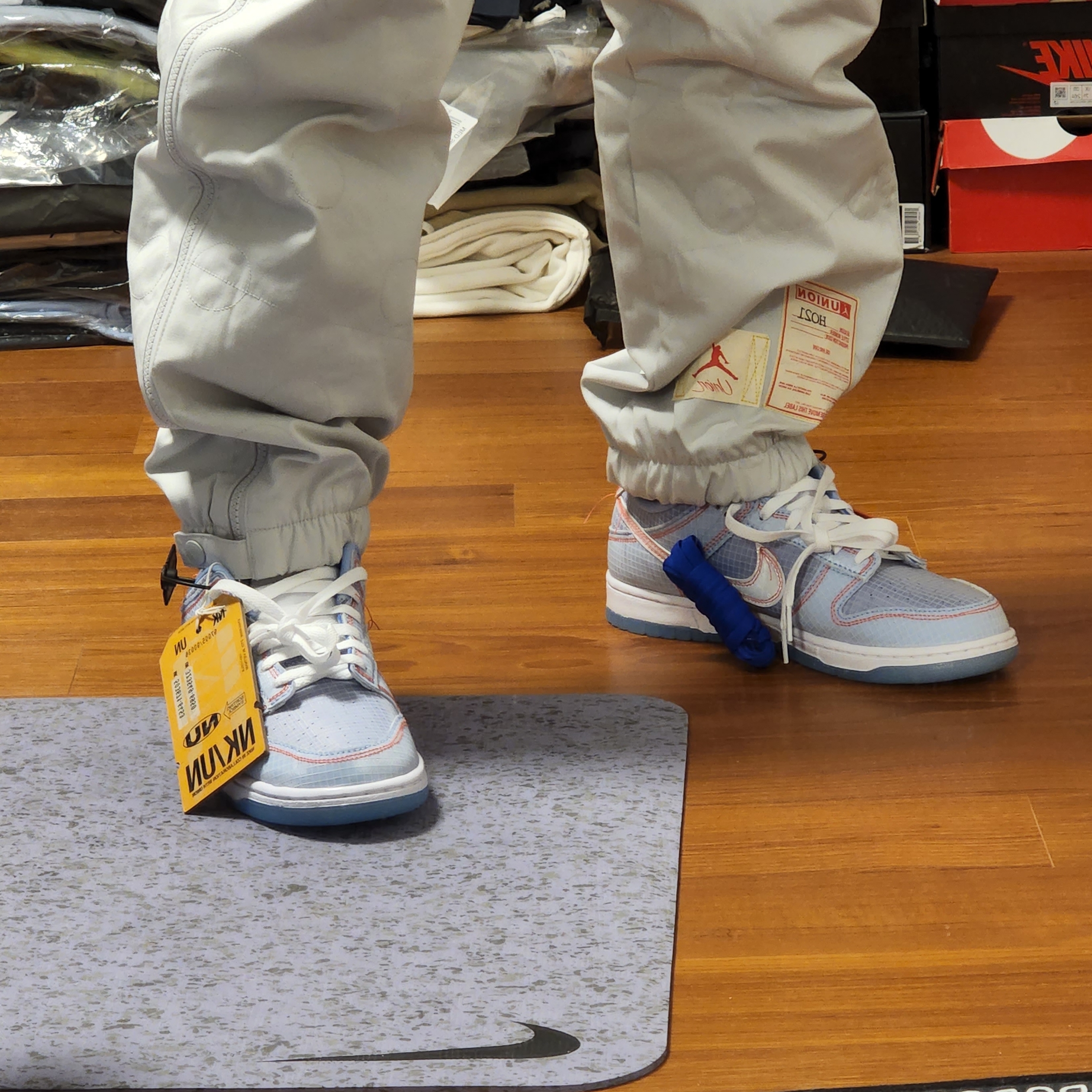 Jordan x Union Cap Photon Dust, Jordan x Union Reversible Jacket Equater Blue - Asia 착용 스타일 - 3