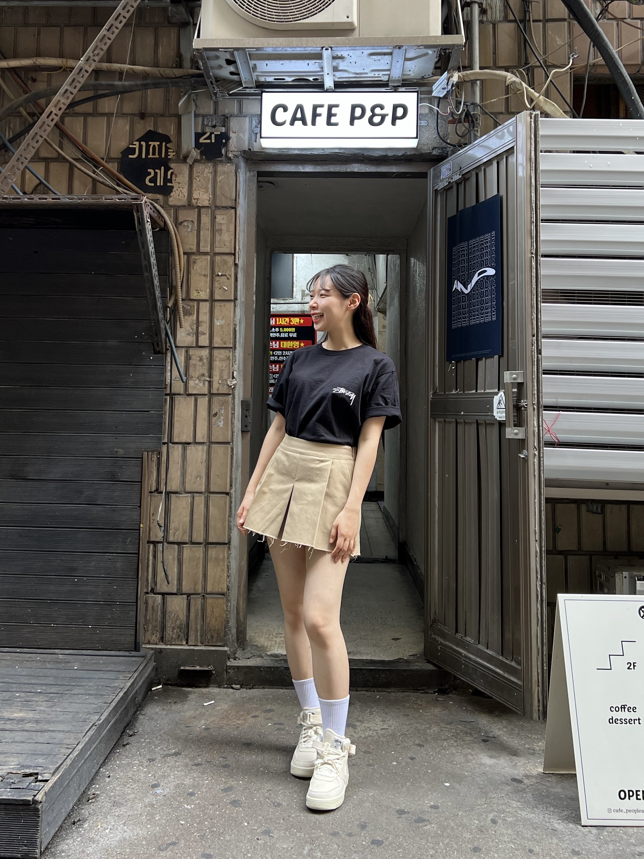 Stussy Modern Age T-Shirt Black, Nike x Stussy Air Force 1 '07 Mid SP Fossil 착용 스타일 - 1