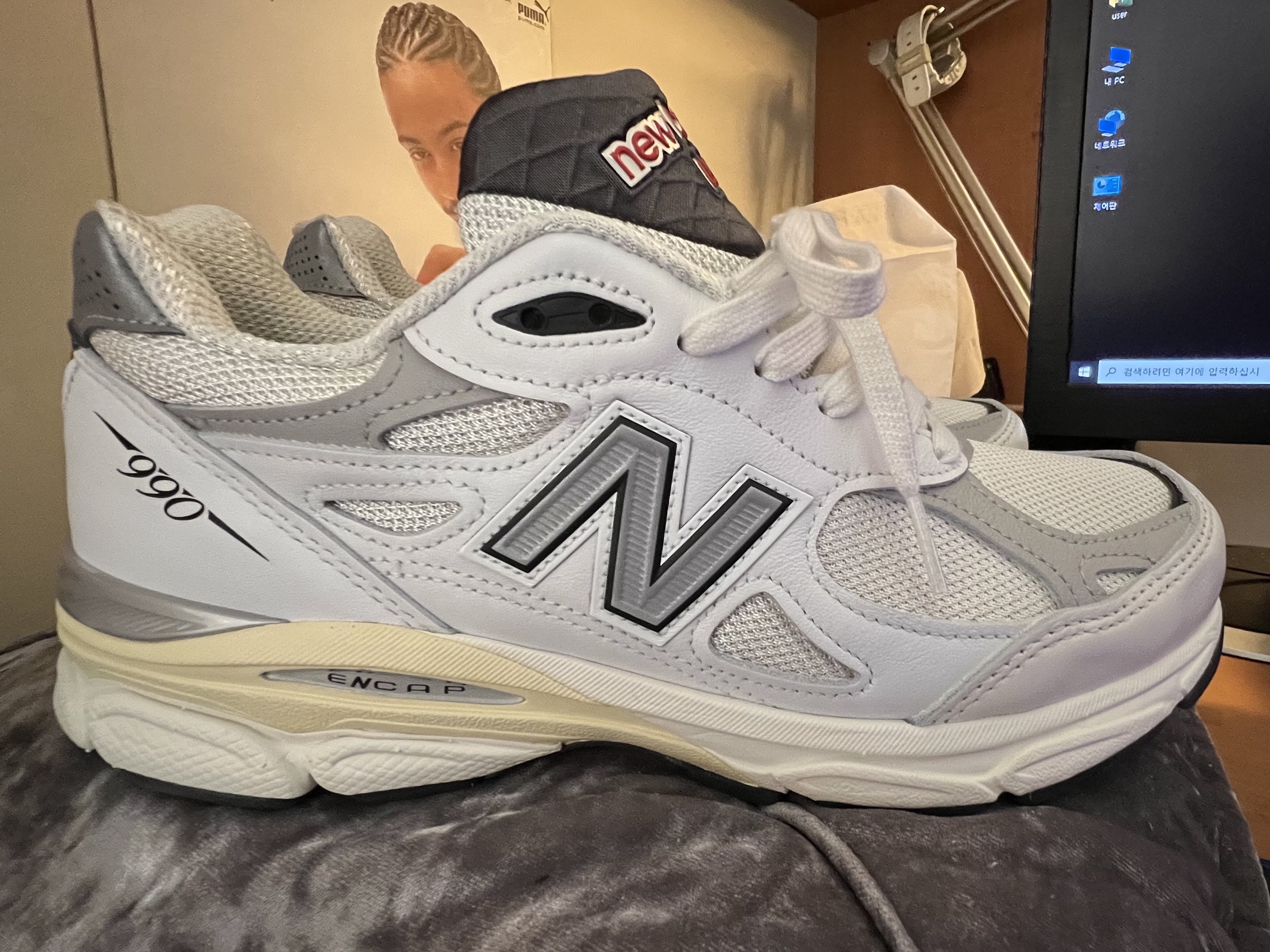 New Balance 990v3 Made in USA Sea Salt 착용 스타일 - 3