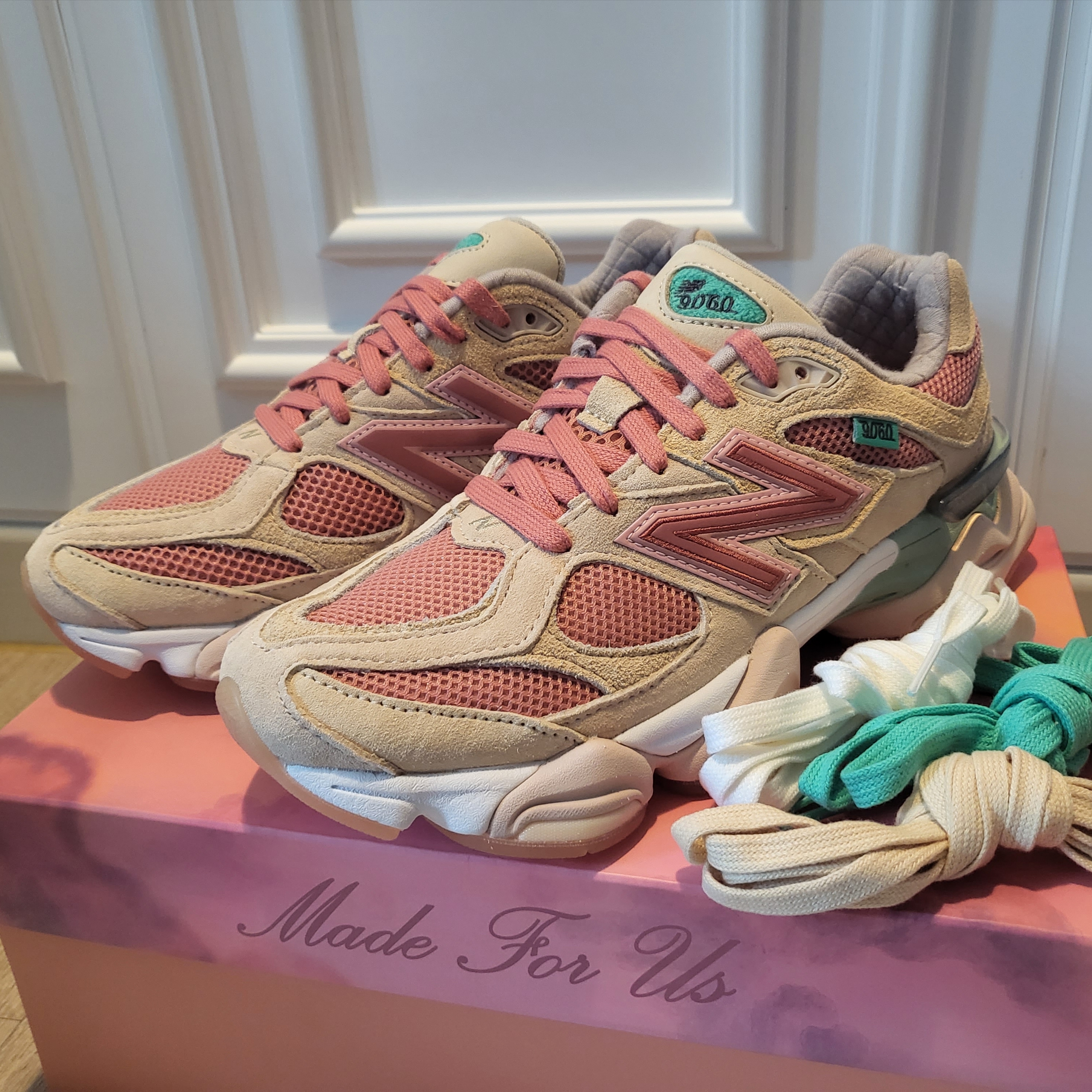 New Balance x Joe Freshgoods 9060 Inside Voices Penny Cookie Pink 착용 스타일