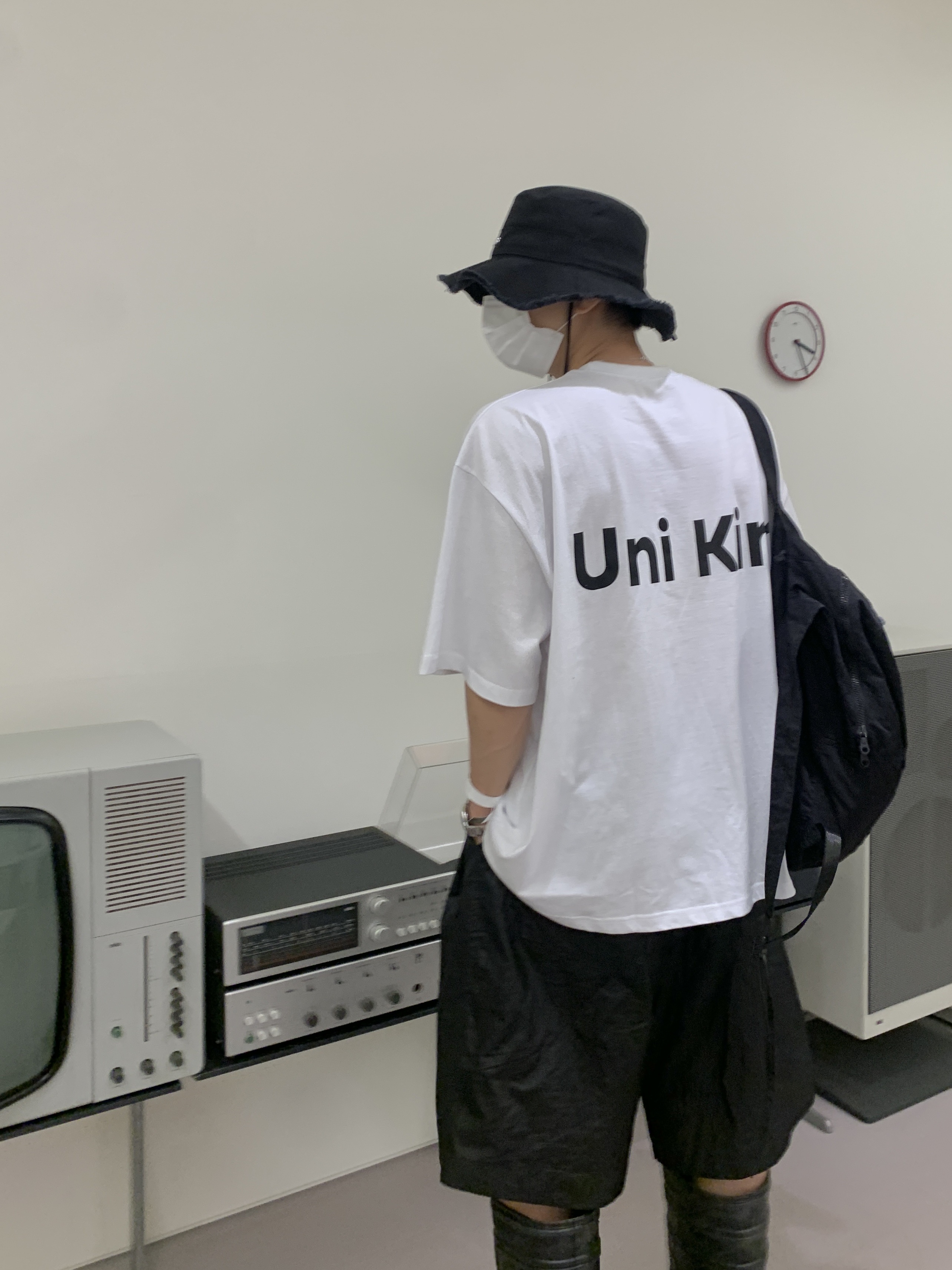 Jacquemus Le Bob Artichaut Bucket Hat Black, Our Legacy Slim Backpack Black Dense Liquid Nylon 착용 스타일 - 3