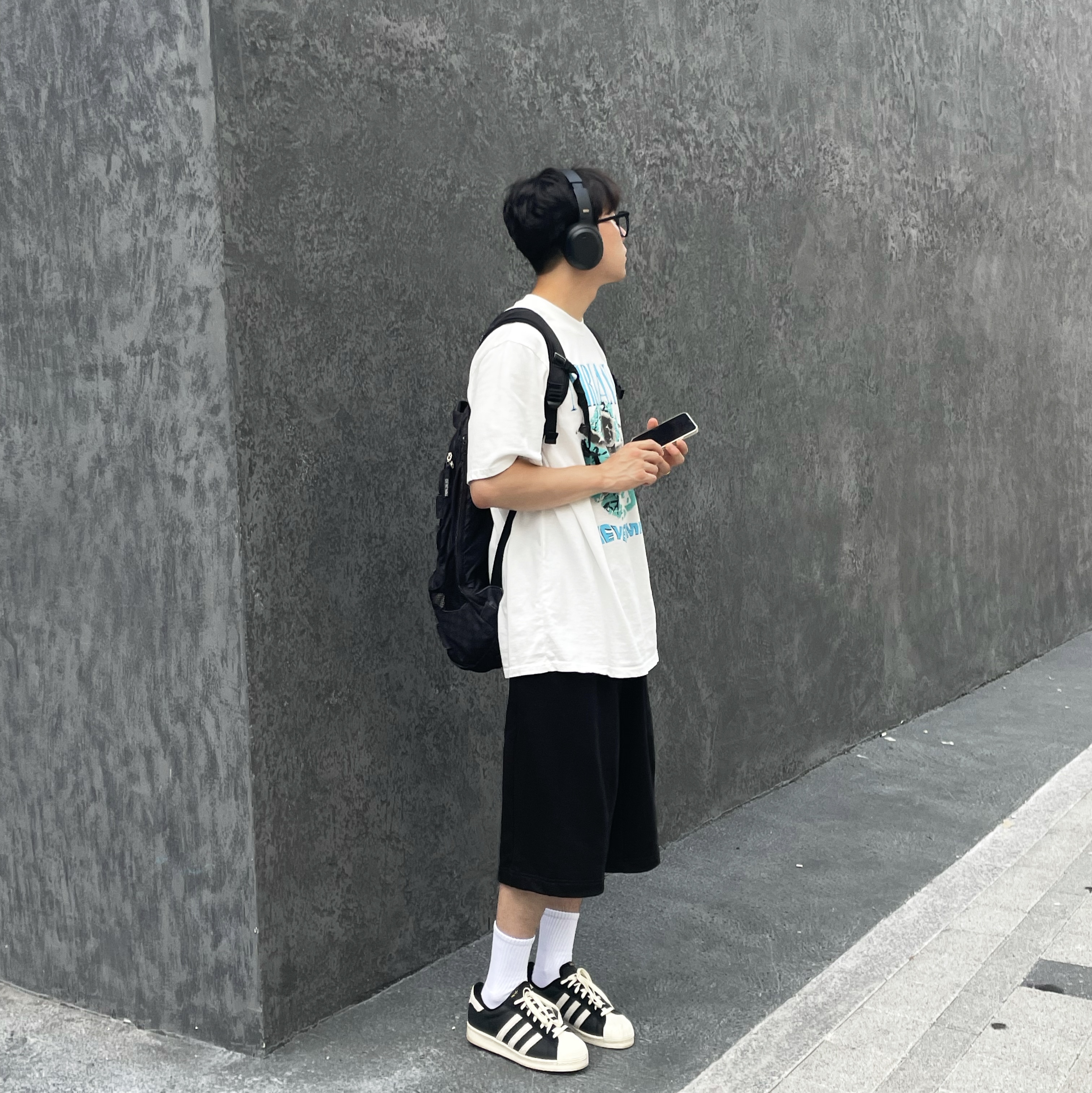 Adidas Superstar 82 Black White 착용 스타일 - 2