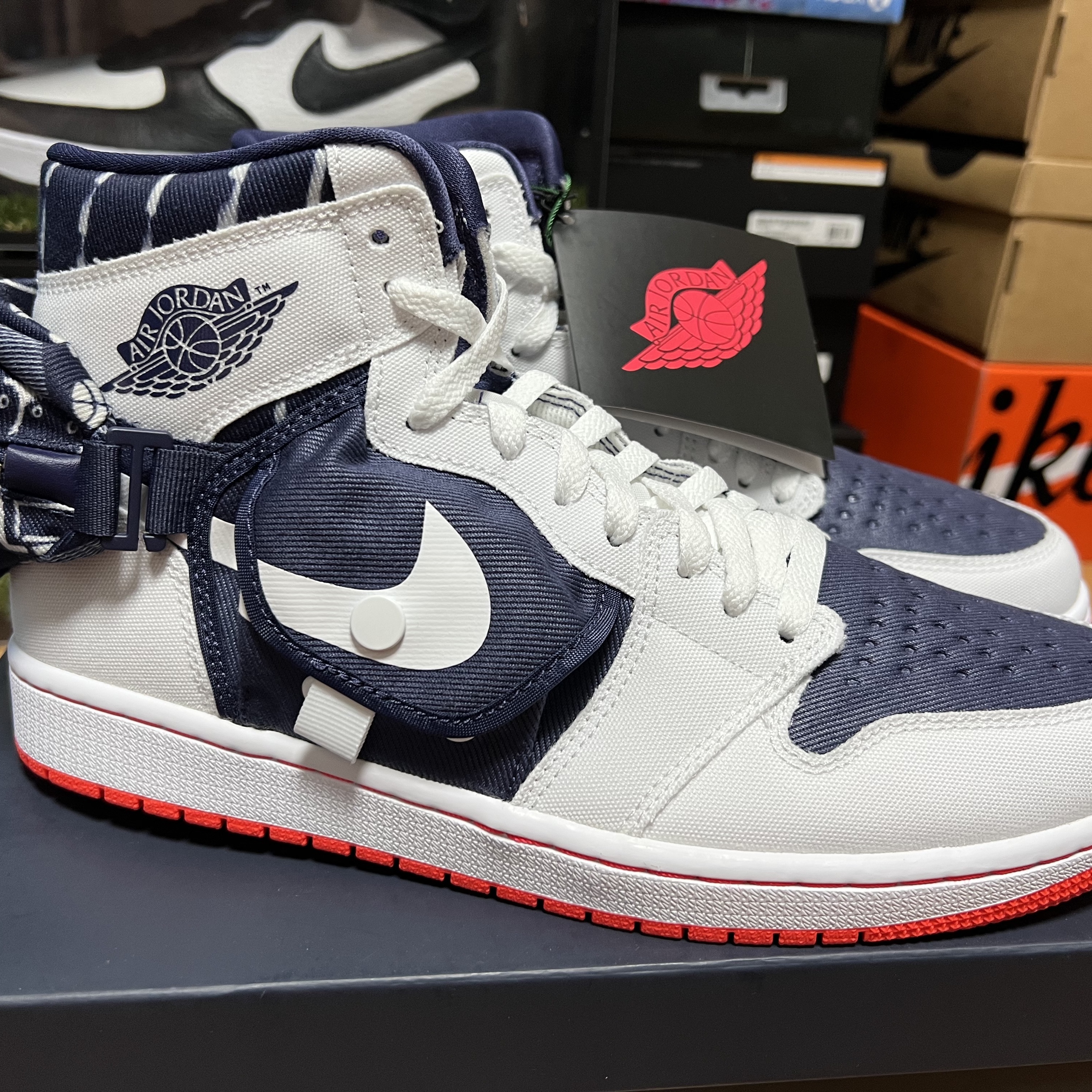 Jordan 1 High Utility SP Stash White and Neutral Indigo 착용 스타일 - 3