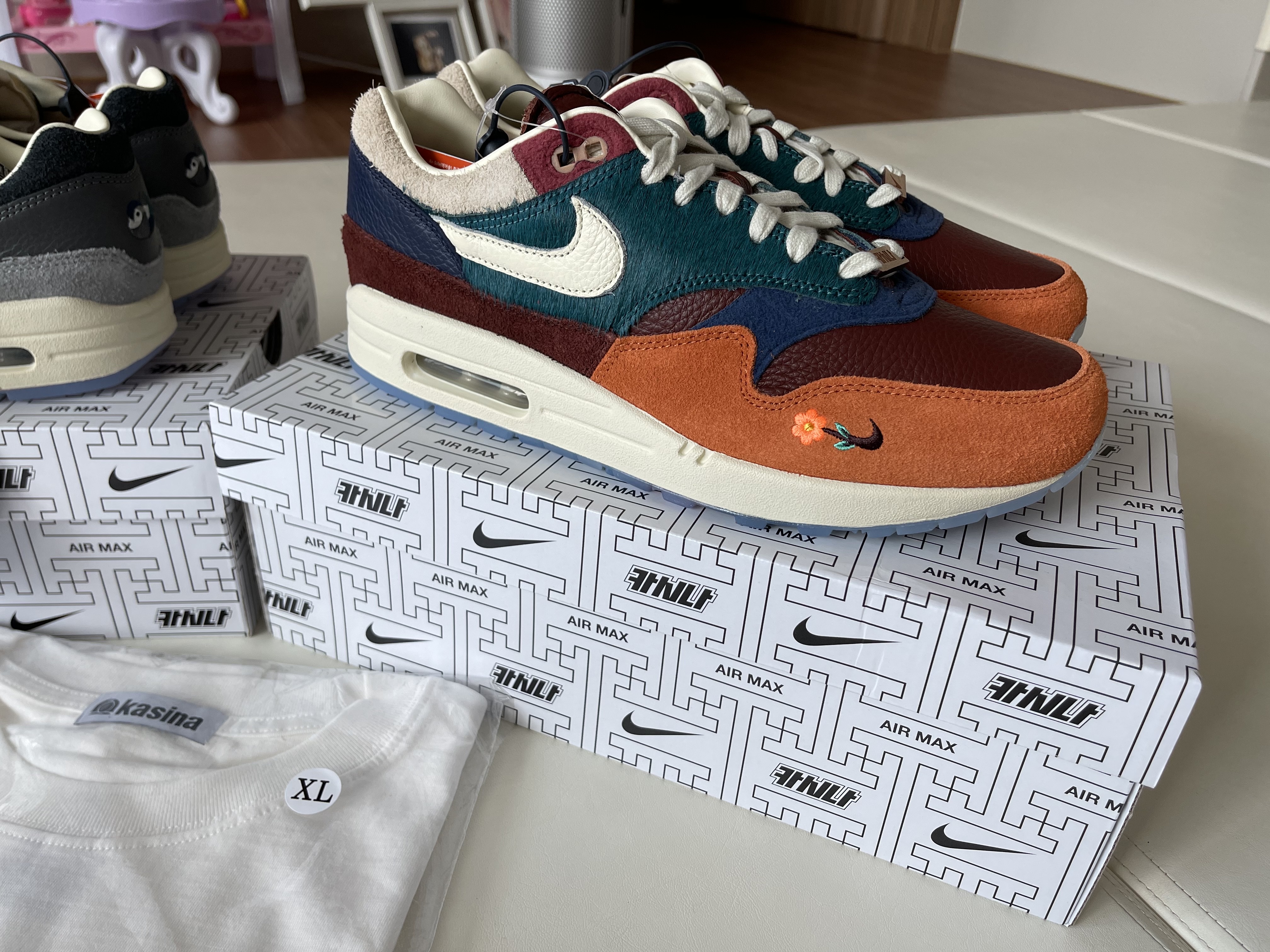Nike x Kasina Air Max 1 SP Won-Ang Orange, Nike x Kasina Air Max 1 SP Won-Ang Particle Grey 착용 스타일 - 2
