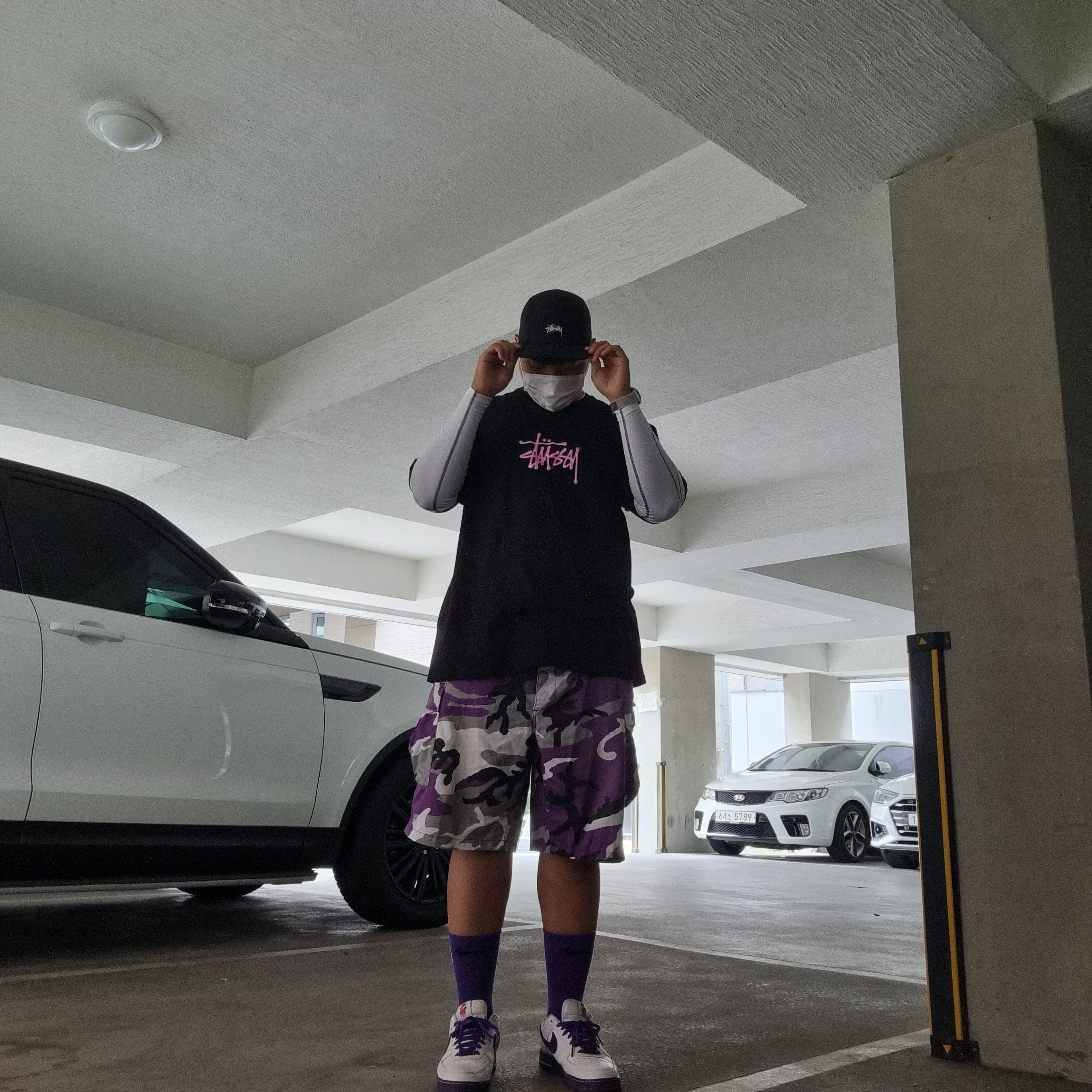 Stussy Gel Stock T-Shirt Black, Nike Air Force 1 '07 LV8 EMB White and Court Purple 착용 스타일 - 2