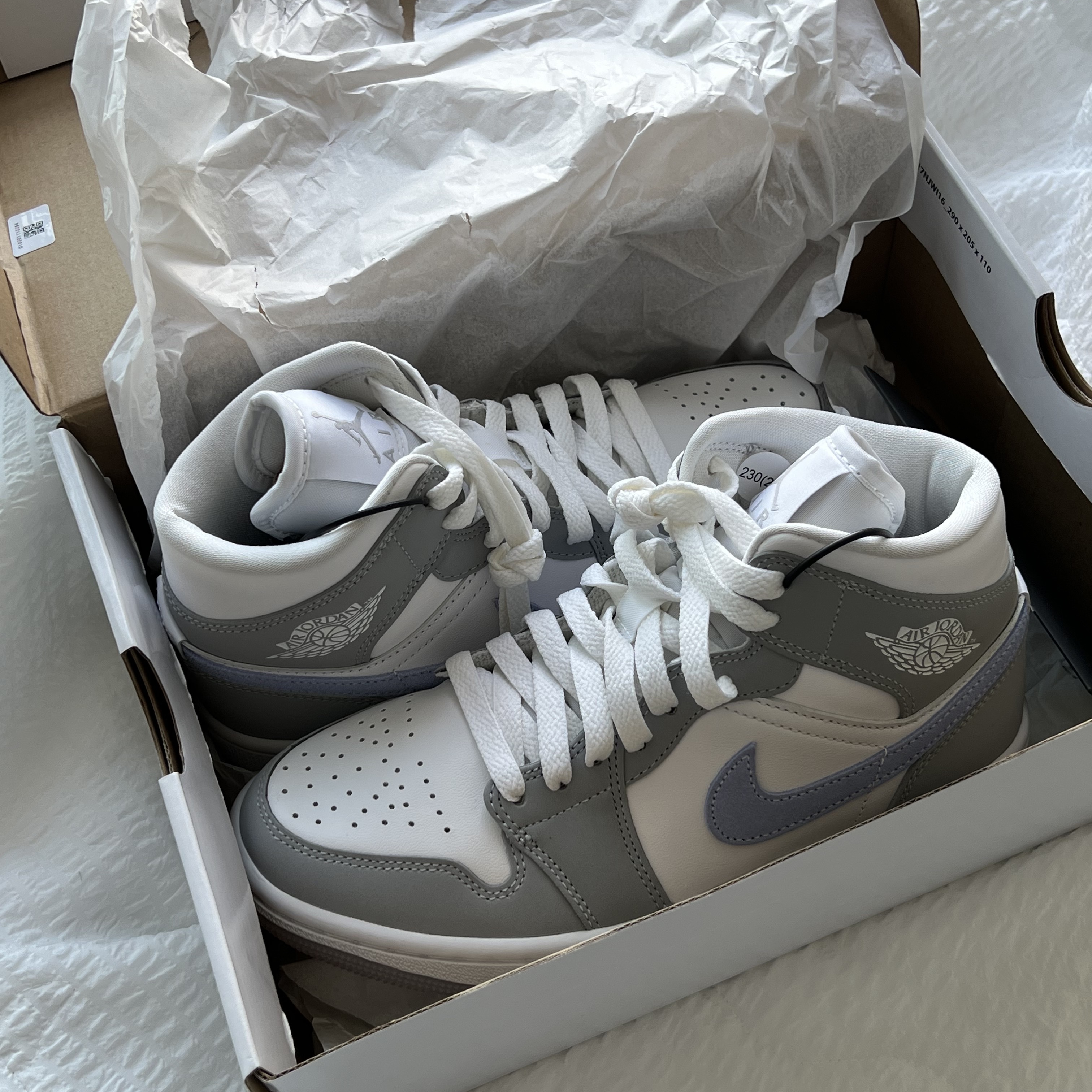 (W) Jordan 1 Mid Wolf Grey 착용 스타일 - 1