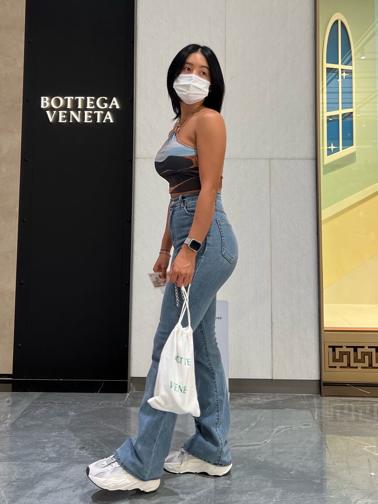 Adidas Yeezy Boost 700 V2 Static 2022 착용 스타일 - 2