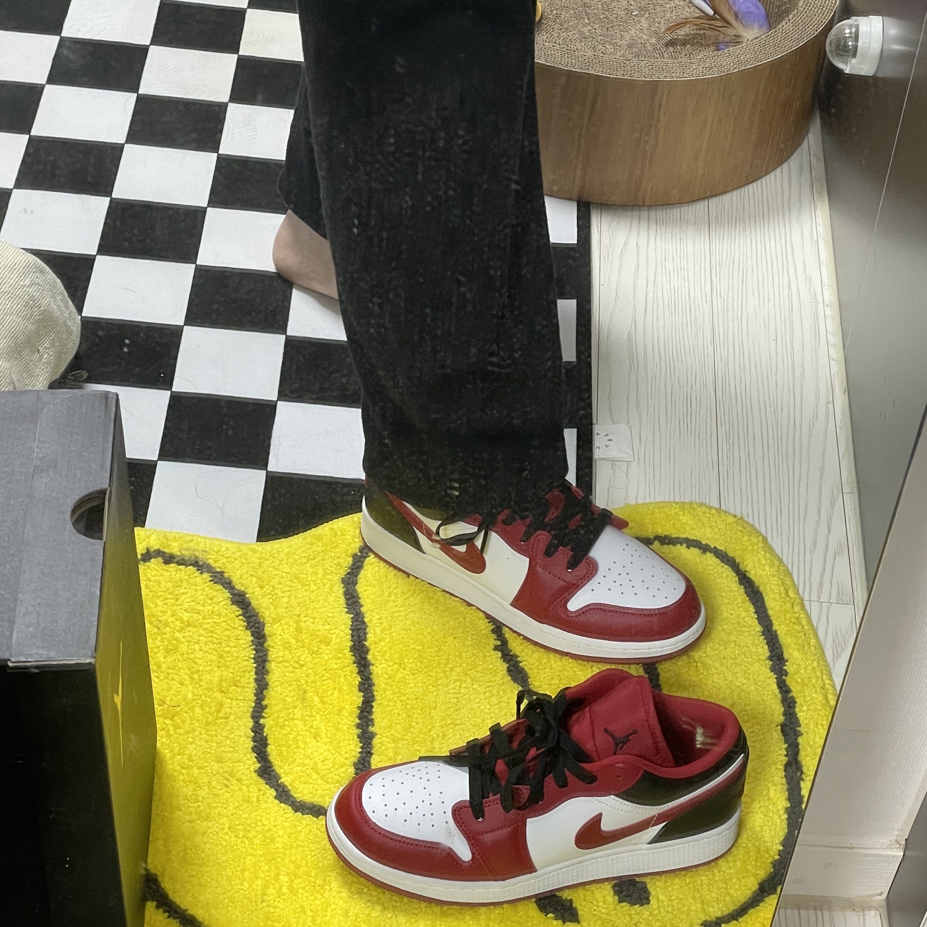 (GS) Jordan 1 Low White Gym Red Black 착용 스타일 - 3