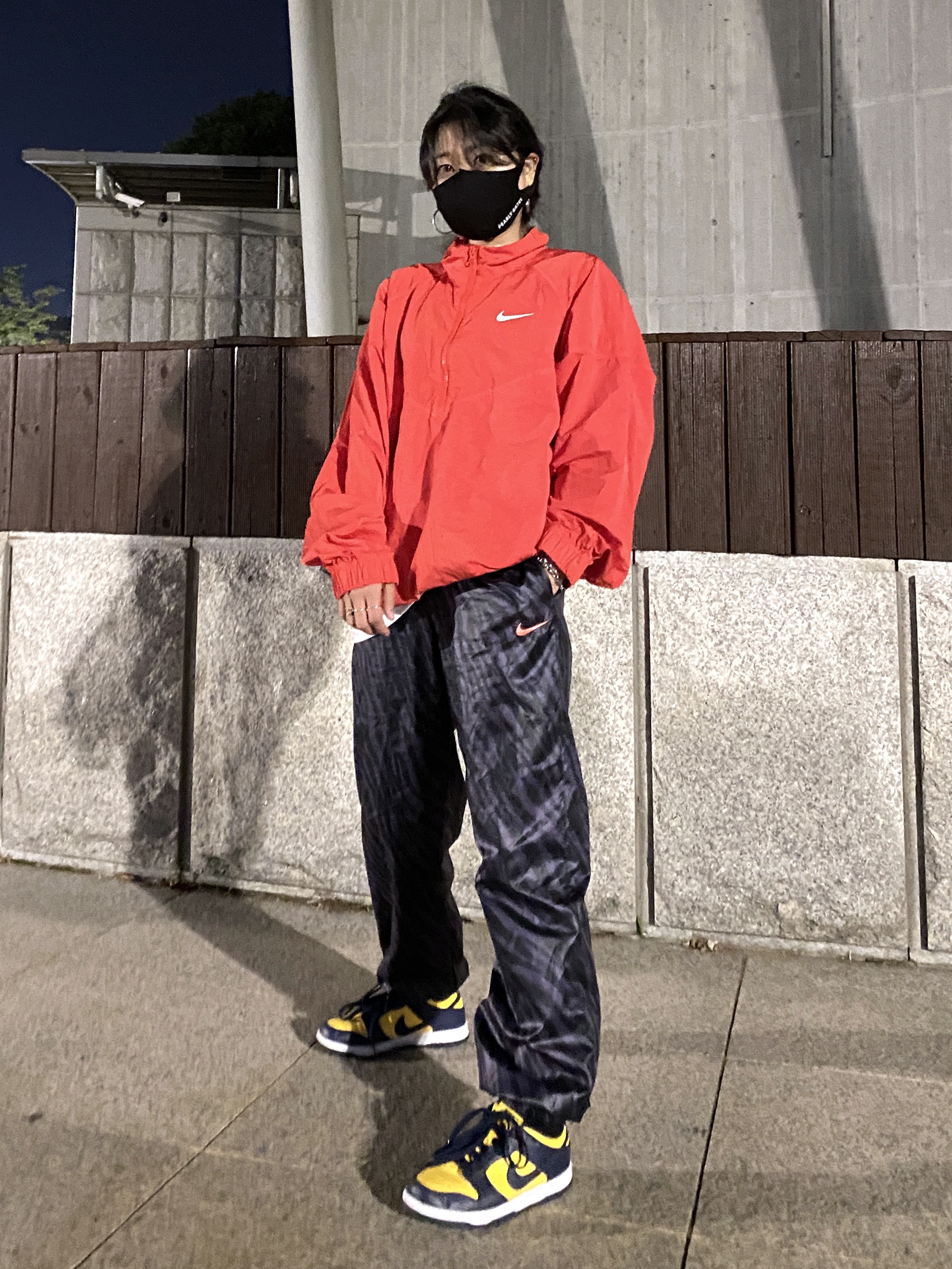 Nike x Stussy Windrunner Jacket Habanero Red, (GS) Nike Dunk Low Varsity Maize 착용 스타일
