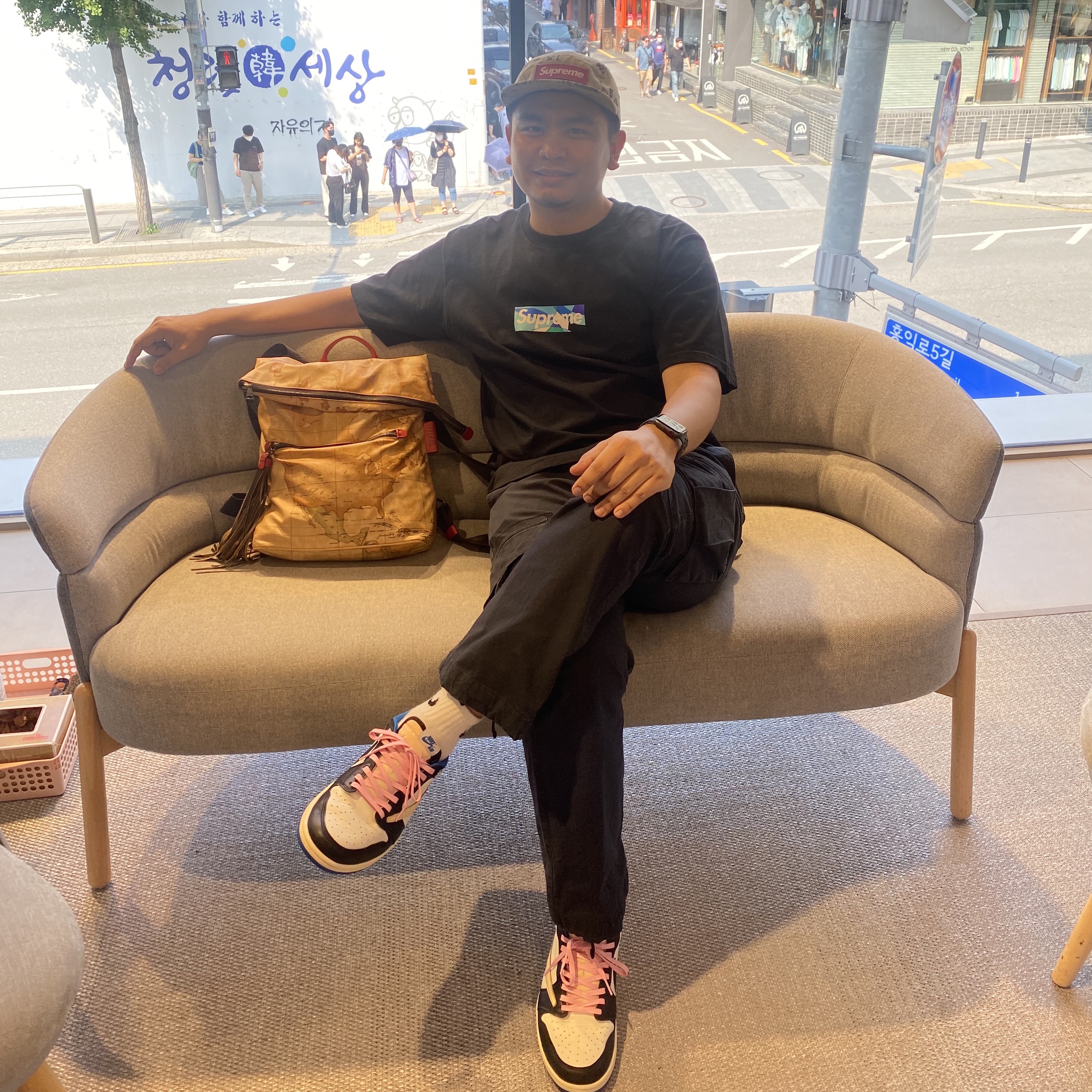 Supreme x Emilio Pucci Box Logo T-Shirt Black Blue - 21SS, Jordan 1 x Travis Scott x Fragment Retro Low OG SP Military Blue 착용 스타일
