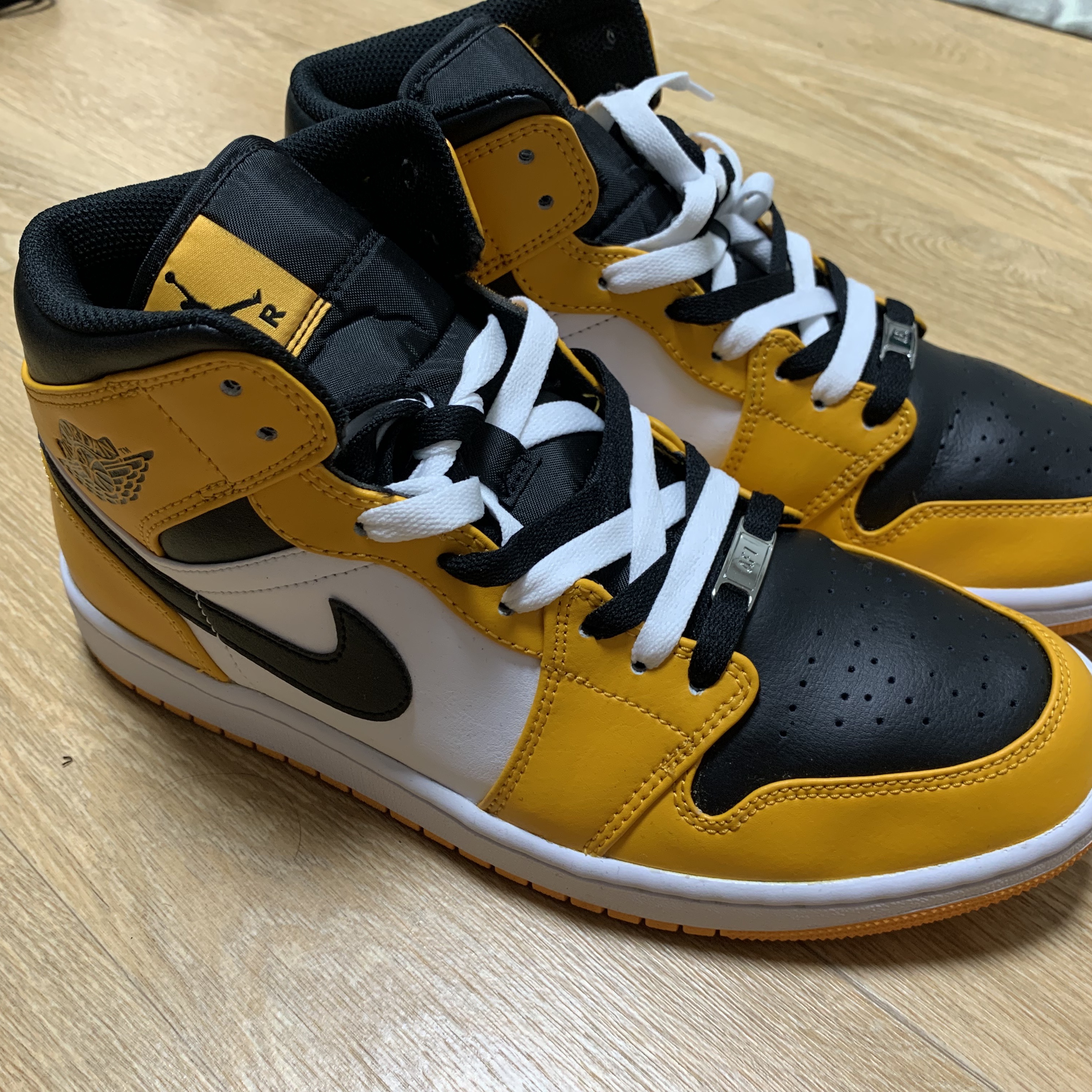 Jordan 1 Mid Taxi 착용 스타일