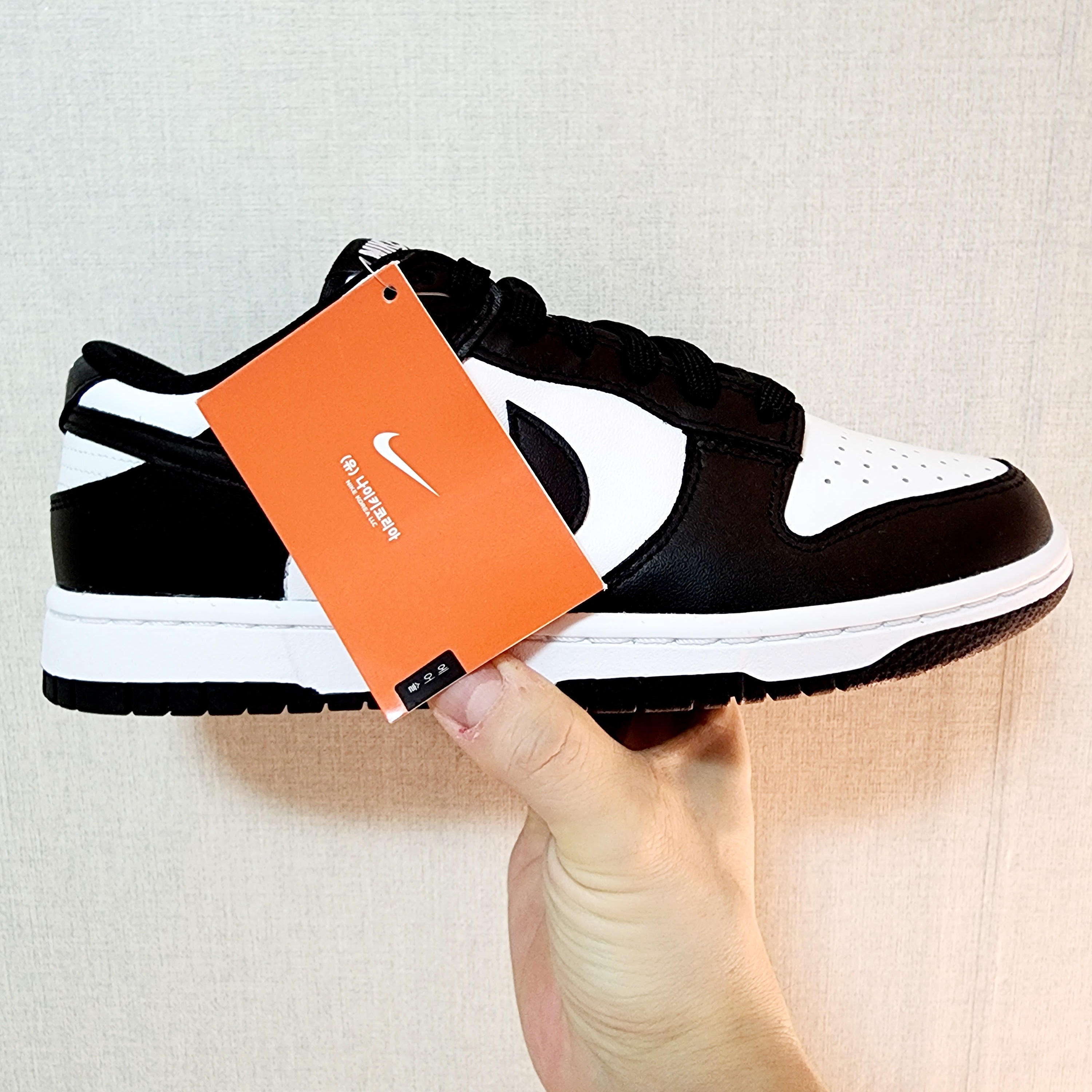 (W) Nike Dunk Low Black 착용 스타일 - 1
