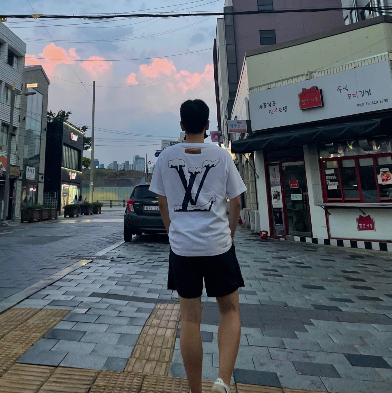 Louis Vuitton Do A Kickflip T-Shirt Optical White, Louis Vuitton Slender Wallet Monogram Eclipse 착용 스타일