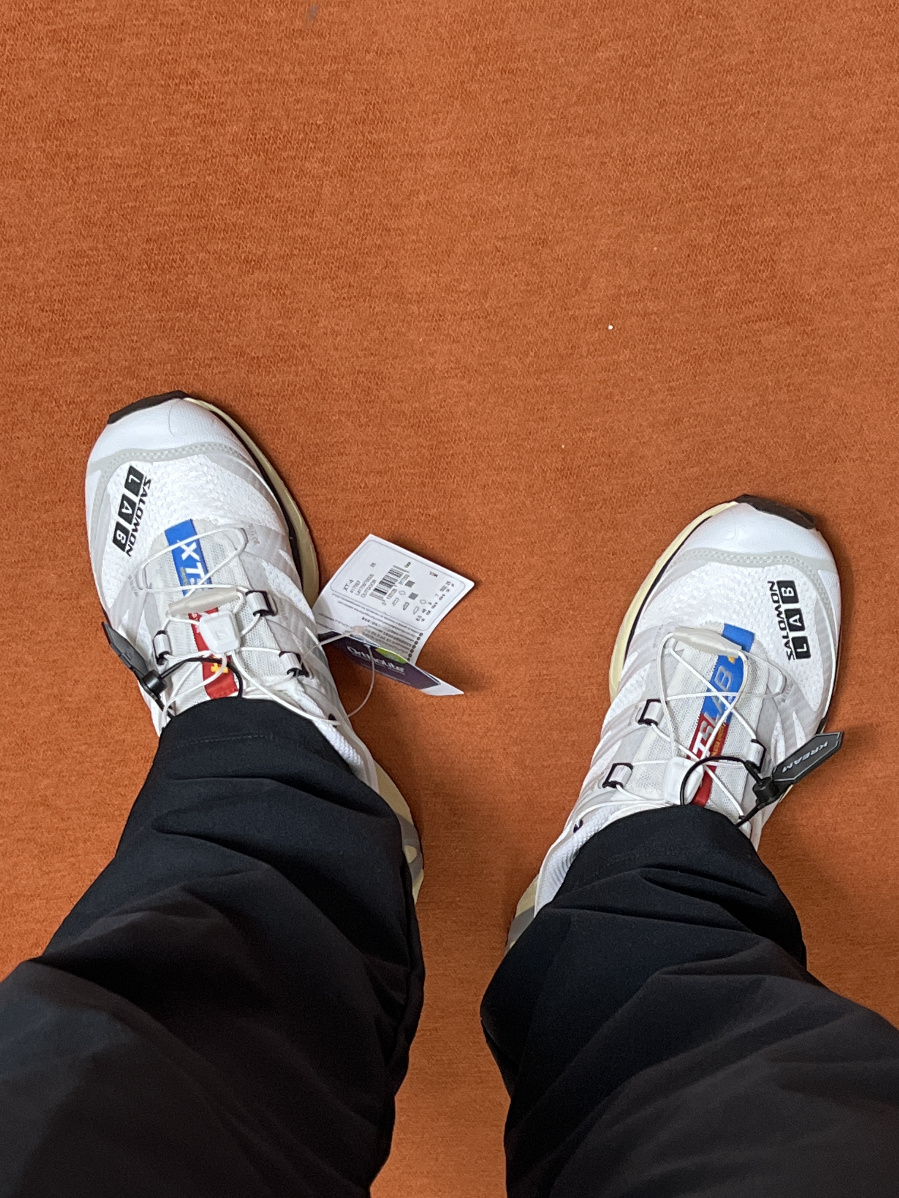 Salomon XT-4 White Lunar Rock 착용 스타일