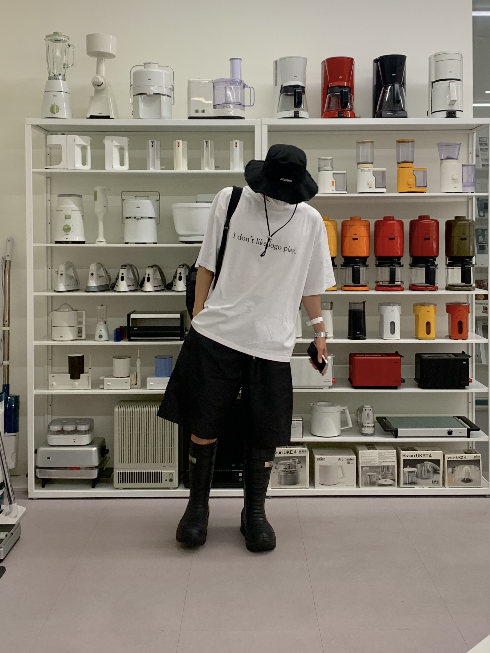 Jacquemus Le Bob Artichaut Bucket Hat Black, Our Legacy Slim Backpack Black Dense Liquid Nylon 착용 스타일 - 4