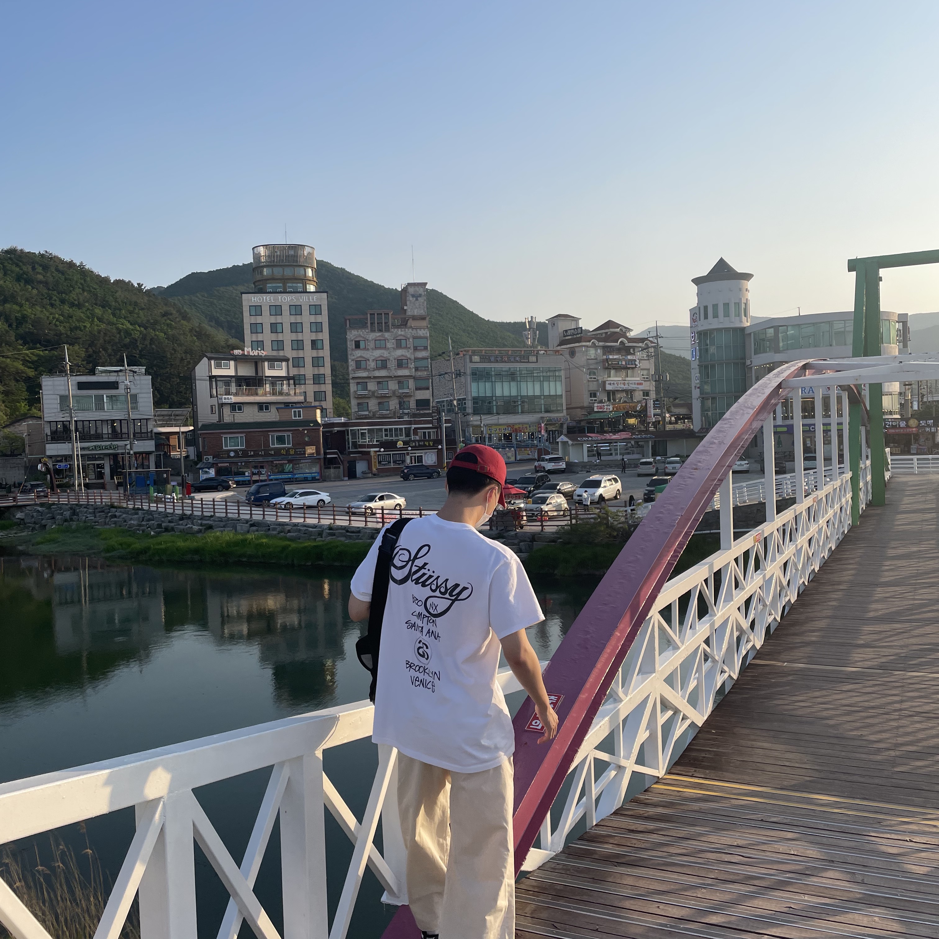 Stussy World Tour T-Shirt White 착용 스타일 - 1