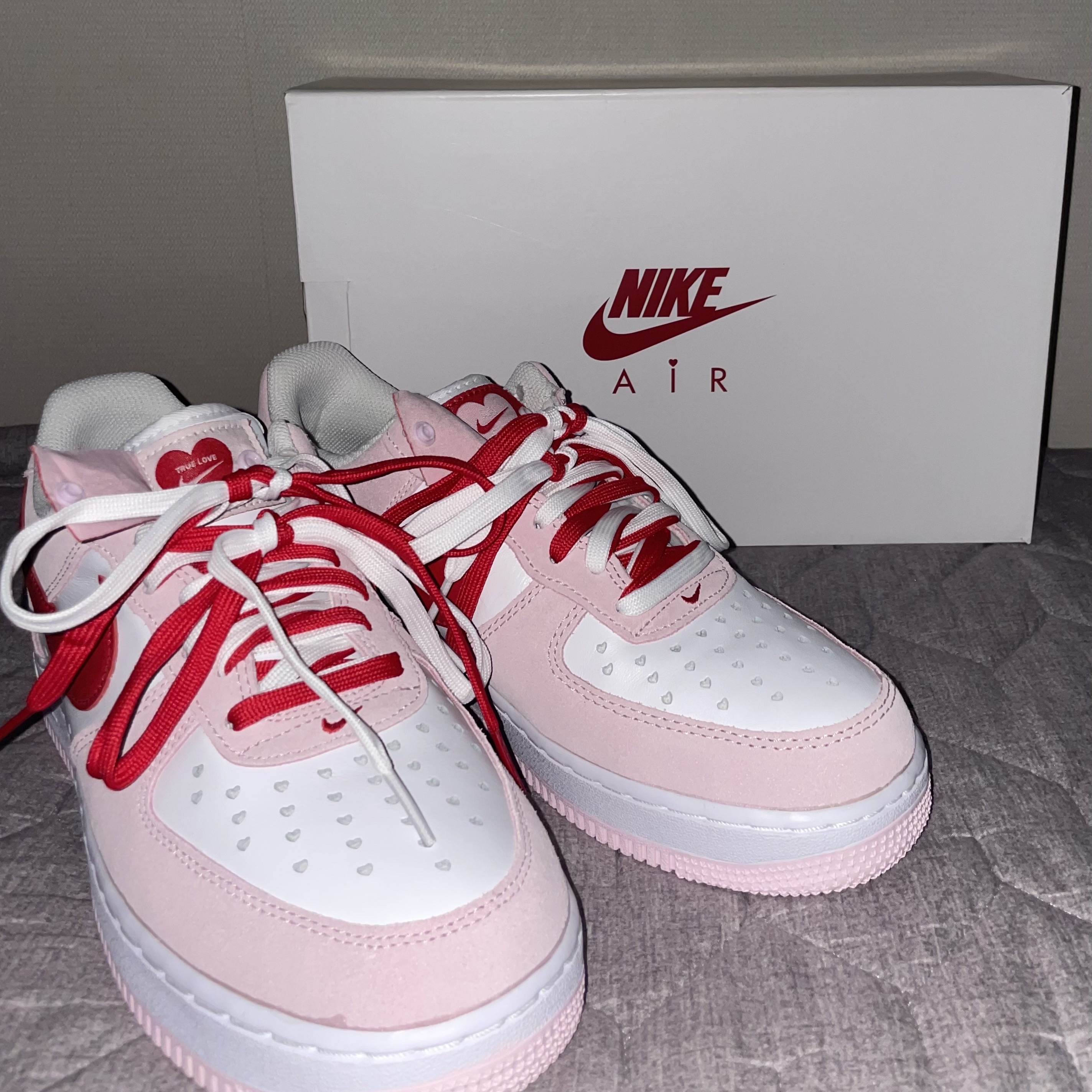 Nike Air Force 1 '07 QS Valentine's Day 착용 스타일