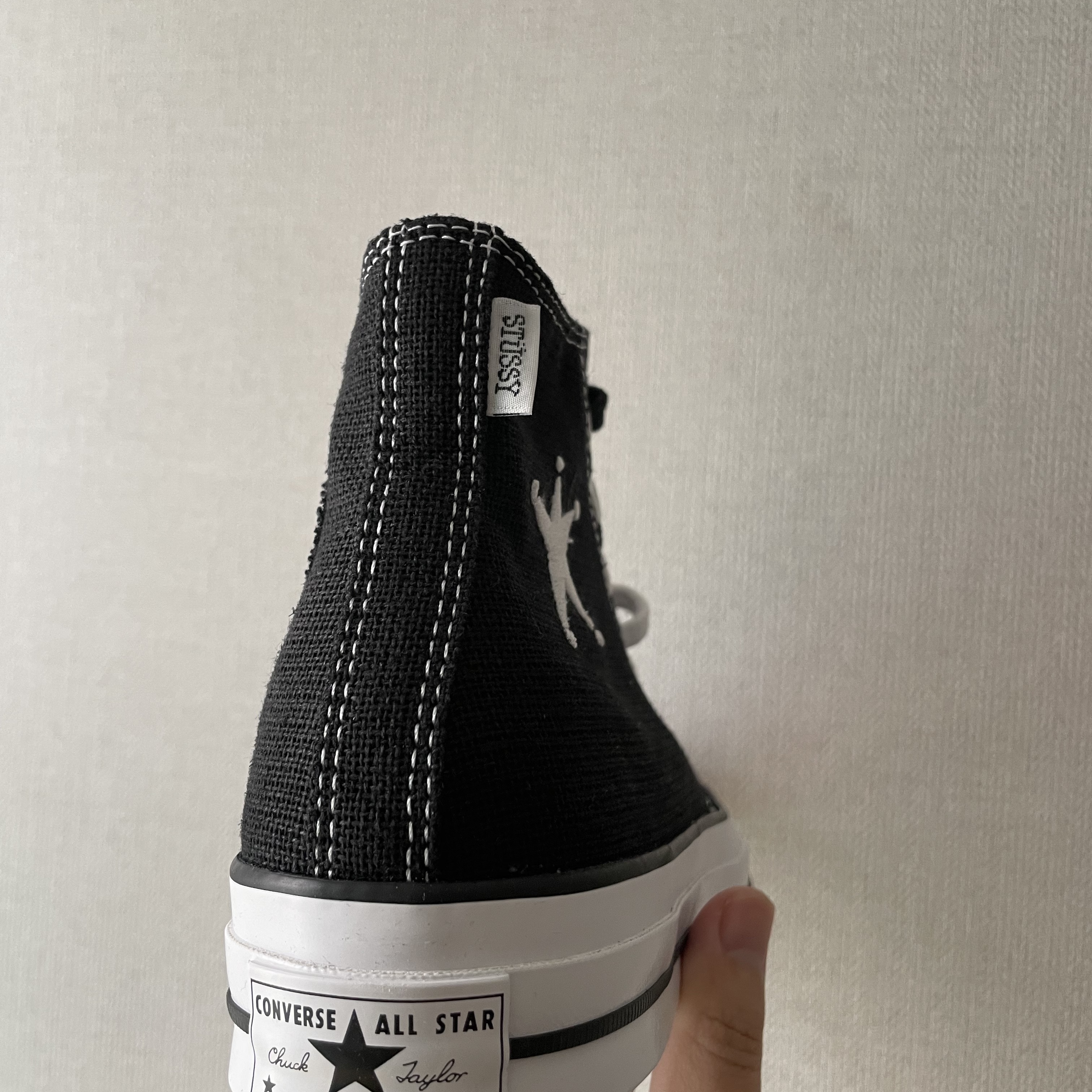 Converse x Stussy Chuck 70 High Black 착용 스타일 - 3