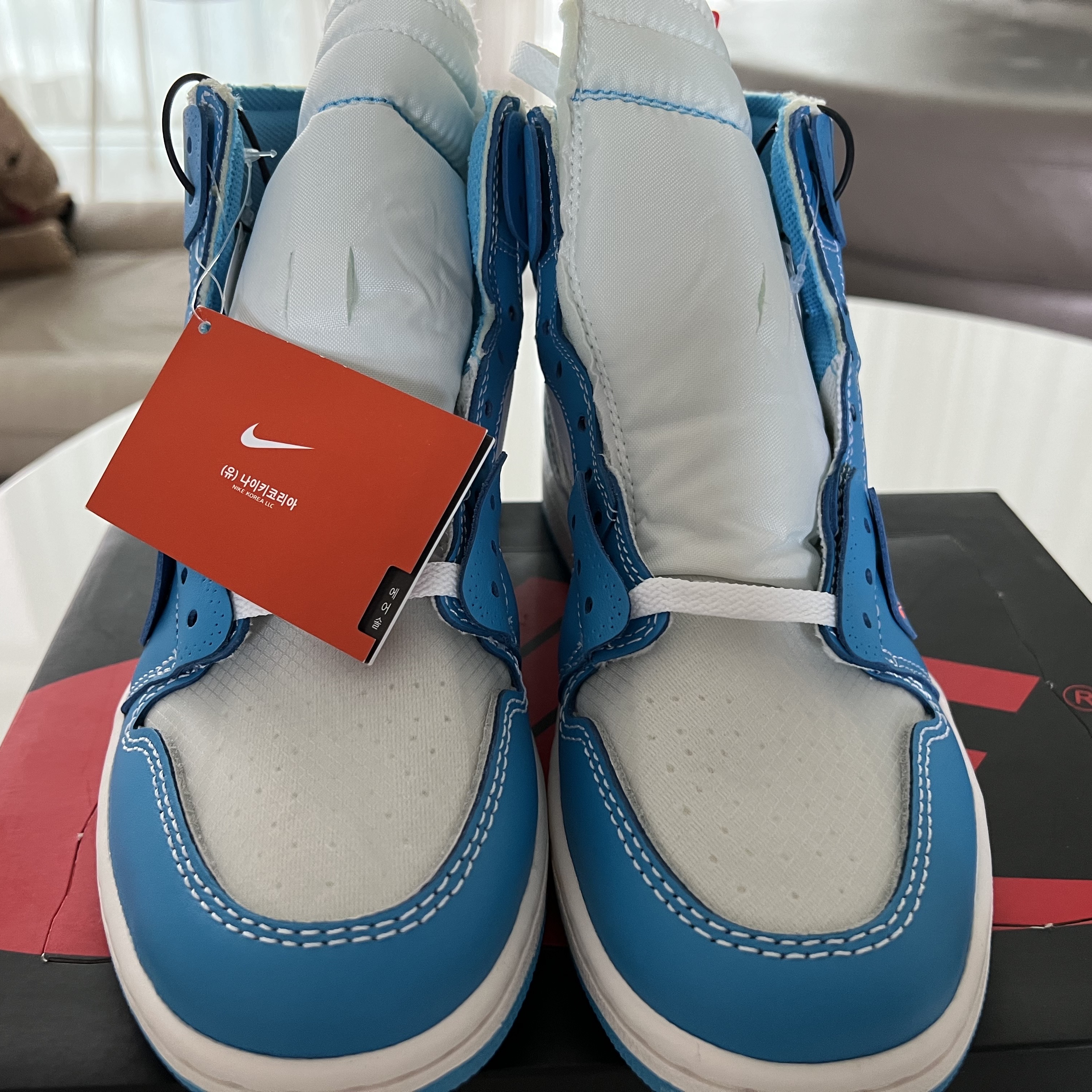 Jordan 1 x Off-White Retro High University Blue 착용 스타일 - 4