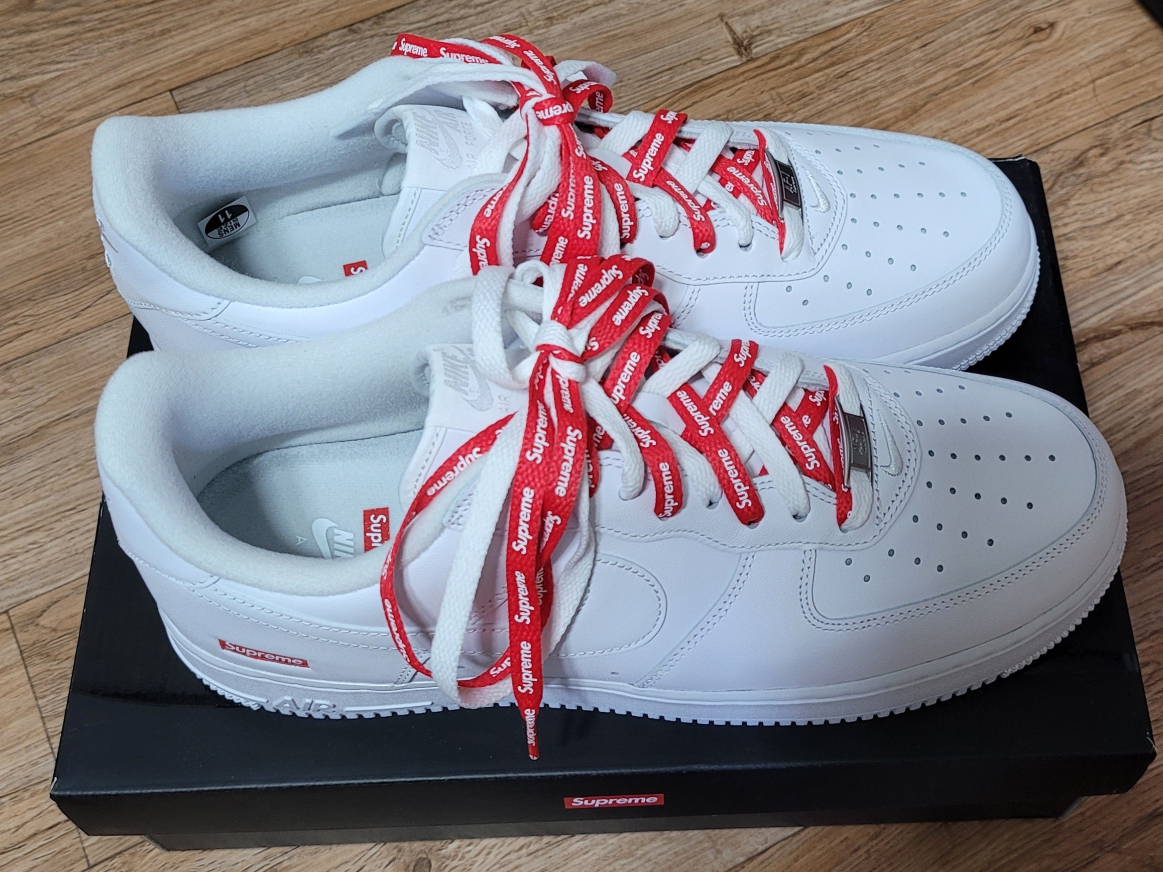 Nike x Supreme Air Force 1 Low White 착용 스타일