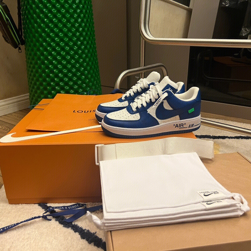 Louis Vuitton x Nike Air Force 1 Low by Virgil Abloh White Team Royal 착용 스타일 - 1