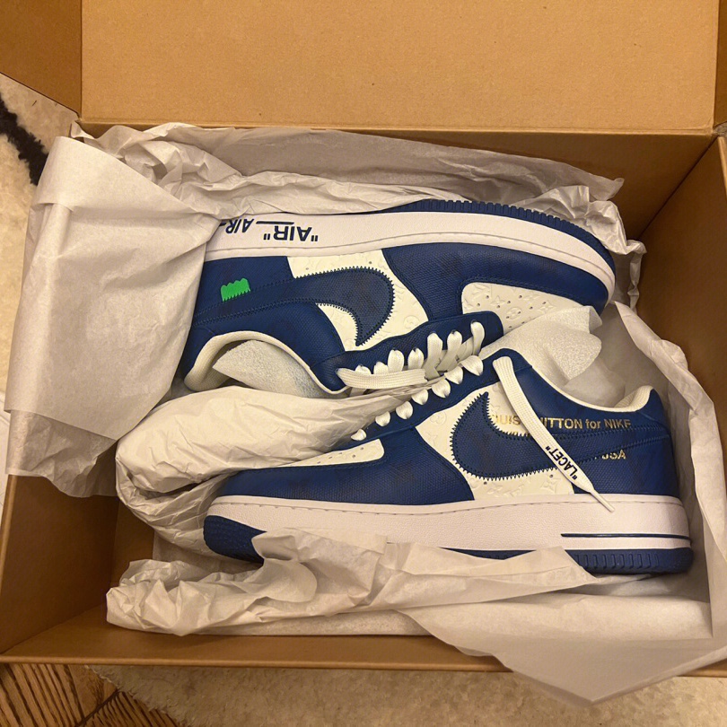 Louis Vuitton x Nike Air Force 1 Low by Virgil Abloh White Team Royal 착용 스타일 - 3