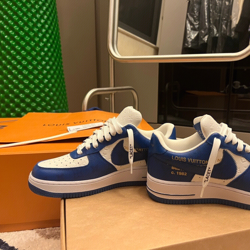 Louis Vuitton x Nike Air Force 1 Low by Virgil Abloh White Team Royal 착용 스타일 - 4