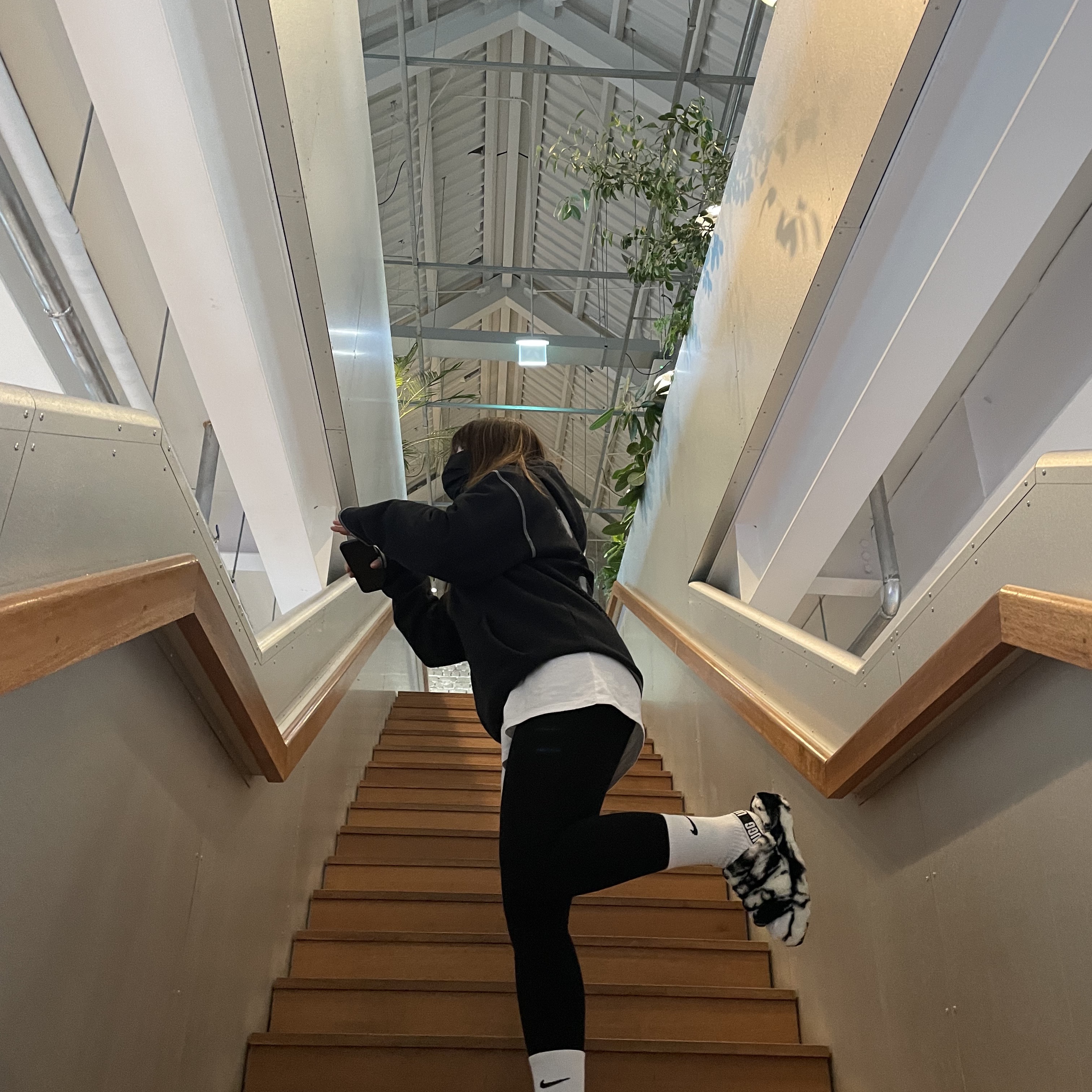 Nike x Off-White NRG RU Hoodie 착용 스타일 - 2