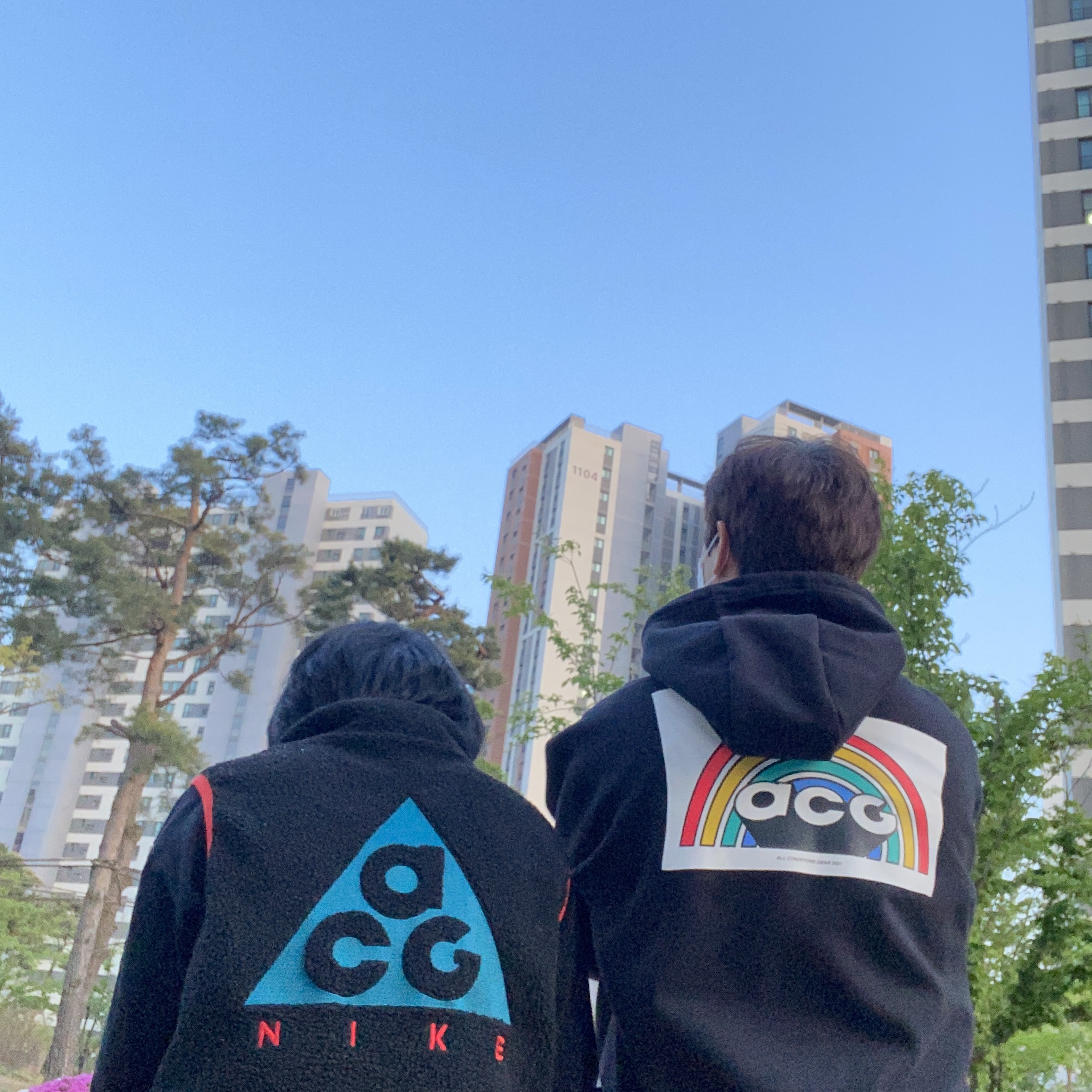 Nike ACG Vest Black Parachute Beige Geode Teal - US/EU, Nike ACG Graphic Pullover Hoodie Black - US/EU 착용 스타일 - 2