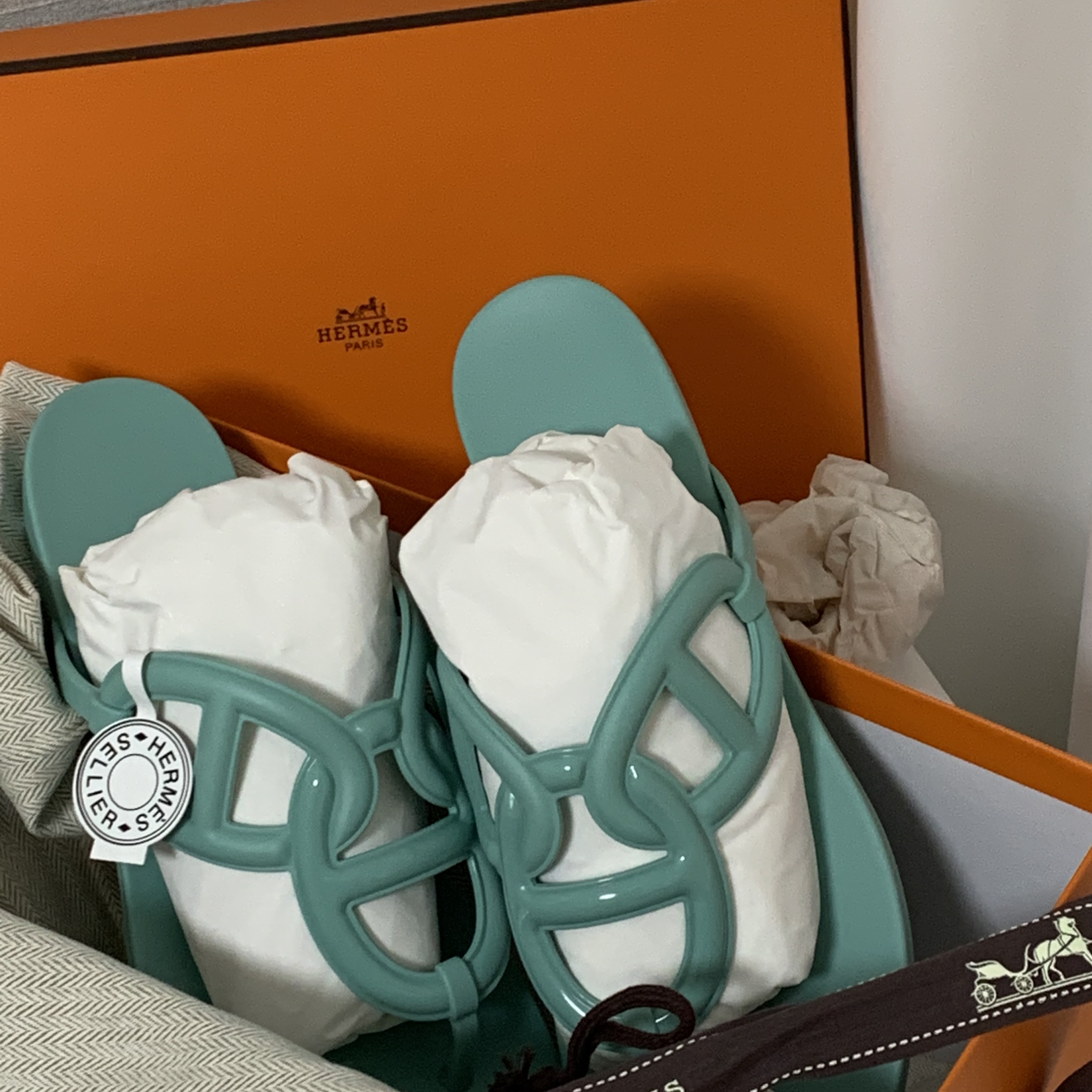 (W) Hermes Egerie Sandal Vert Embrun 착용 스타일 - 1