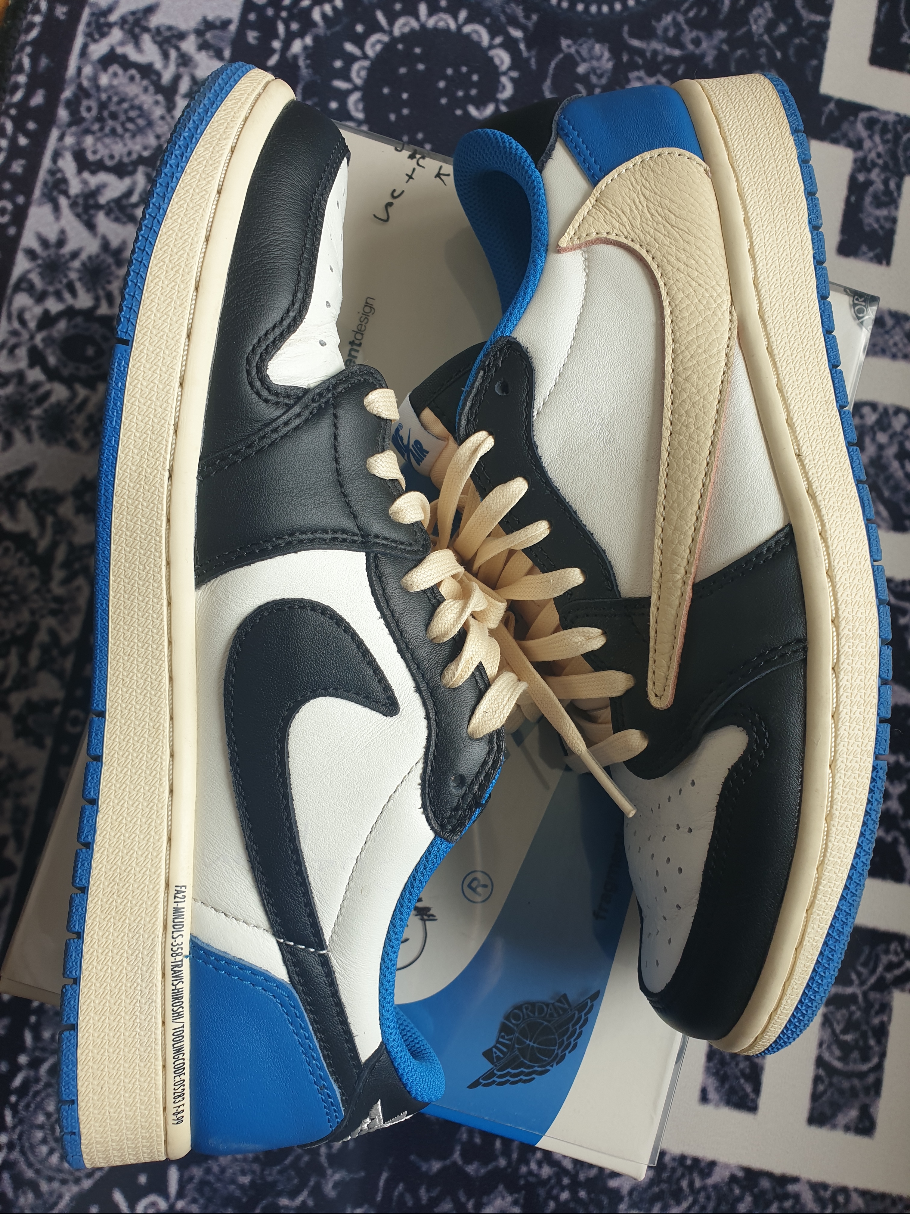 Jordan 1 x Travis Scott x Fragment Retro Low OG SP Military Blue 착용 스타일