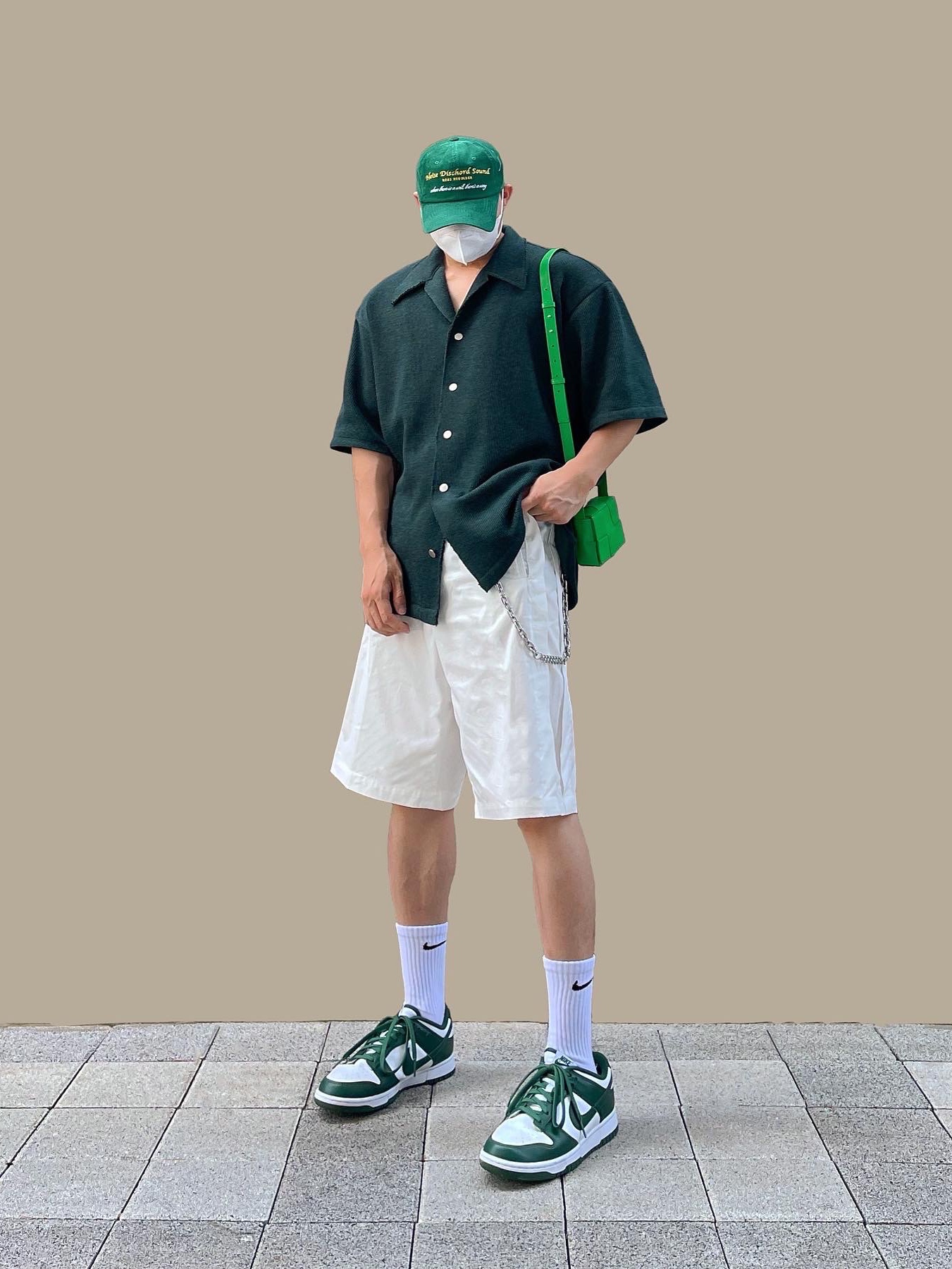 Bottega Veneta Mini Leather Cassette Parakeet, Nike Dunk Low Retro Varsity Green 착용 스타일 - 2
