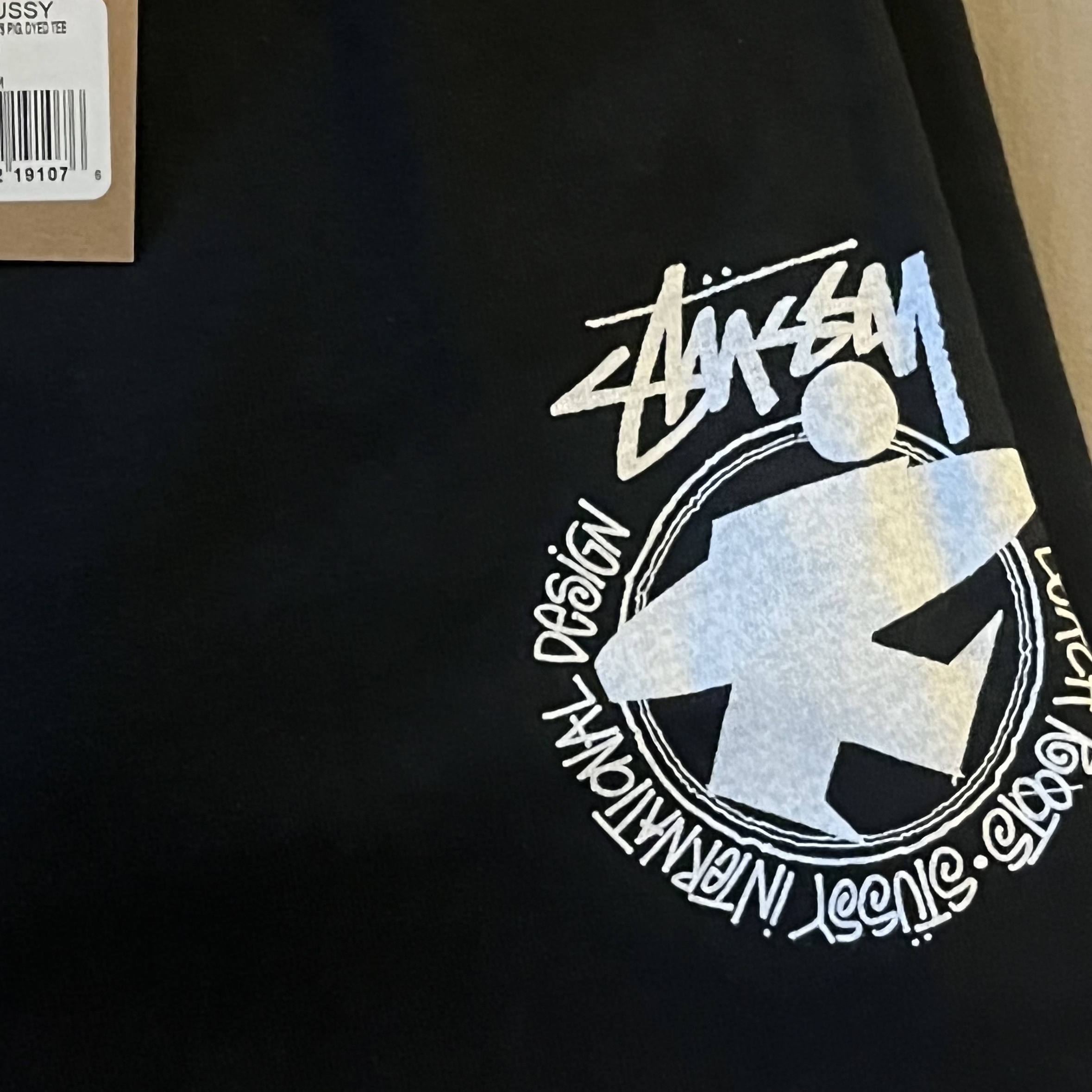 Stussy Beach Roots T-Shirt Black 착용 스타일