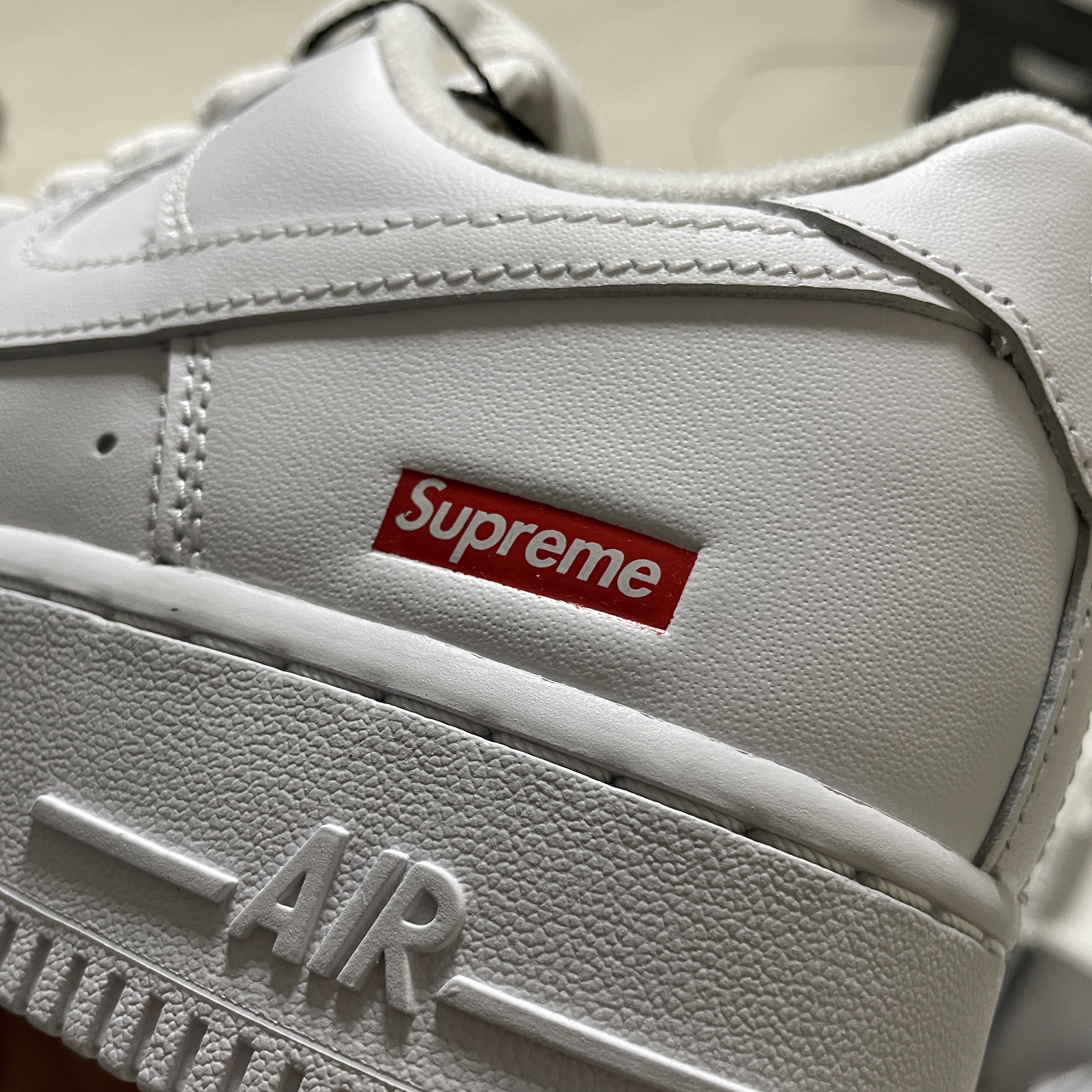Nike x Supreme Air Force 1 Low White 착용 스타일