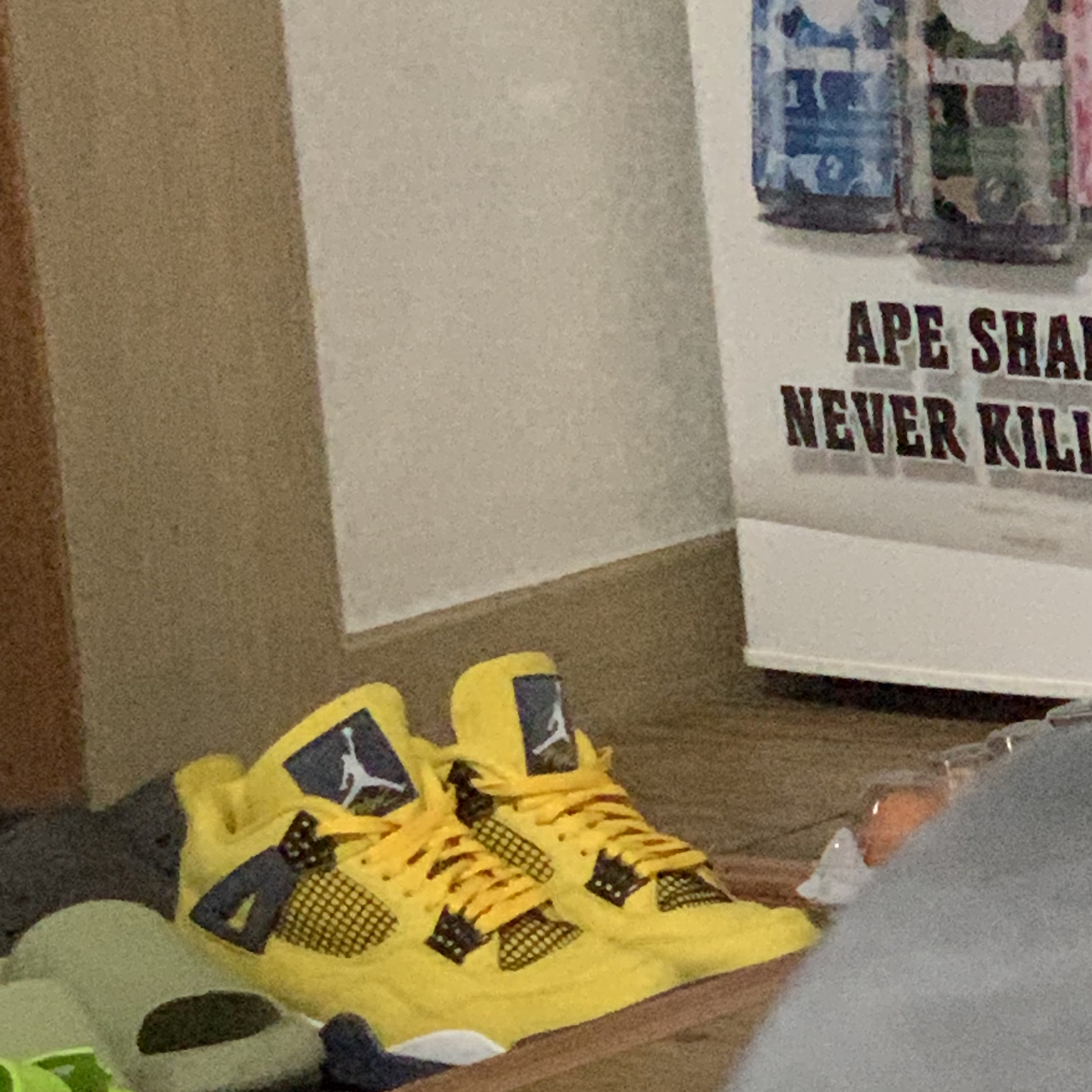 Jordan 4 Retro Tour Yellow 착용 스타일